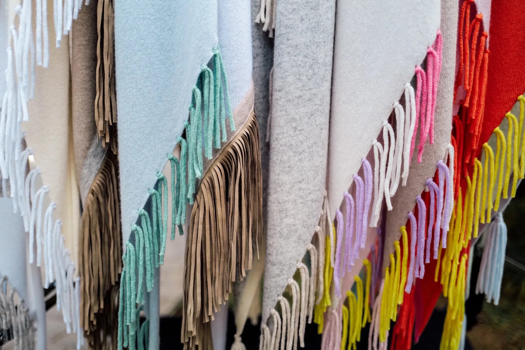 HERZENSANGELEGENHEIT 25241-5000 Damen Fransentuch Schal mit Cashmere Shy jades Rosa/Grün