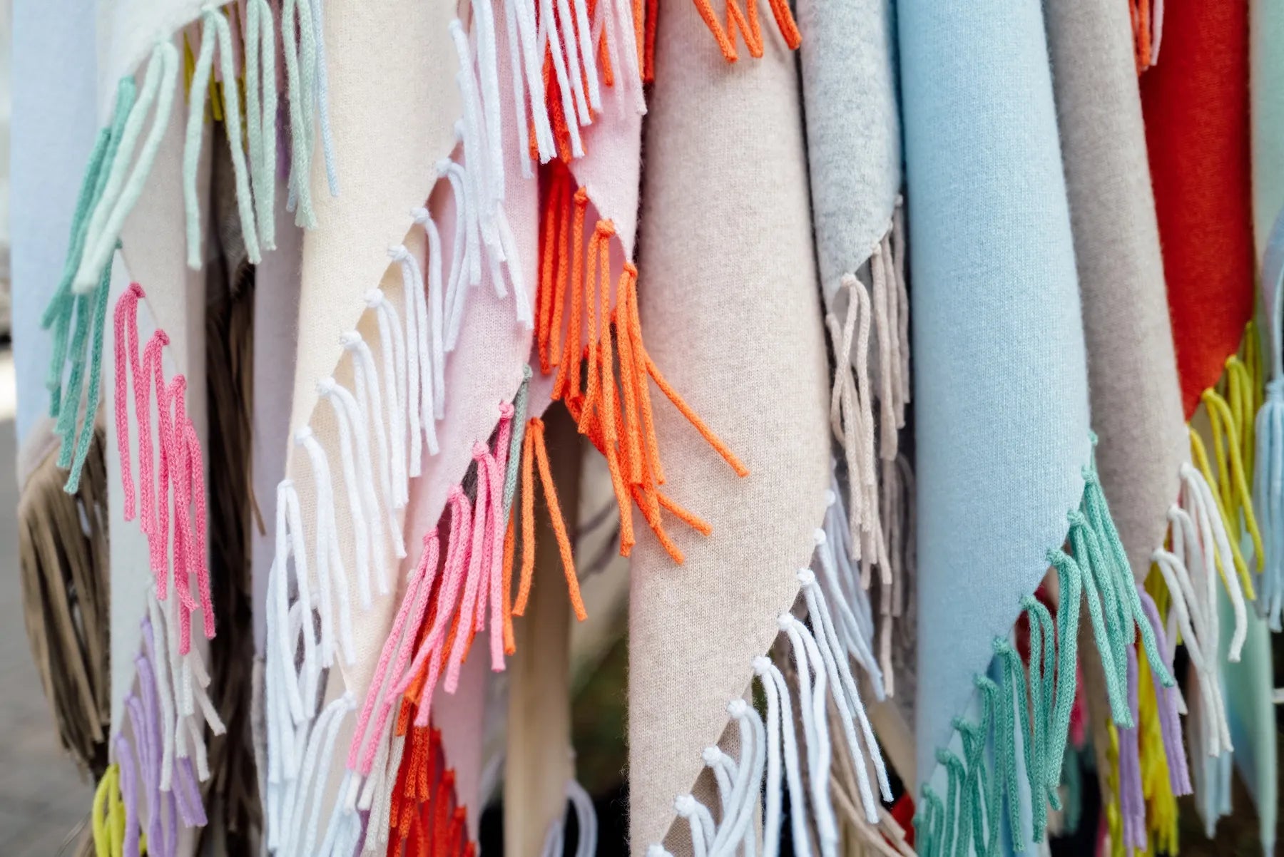 HERZENSANGELEGENHEIT 25241-5000 Damen Fransentuch Schal mit Cashmere Shy jades Rosa/Grün