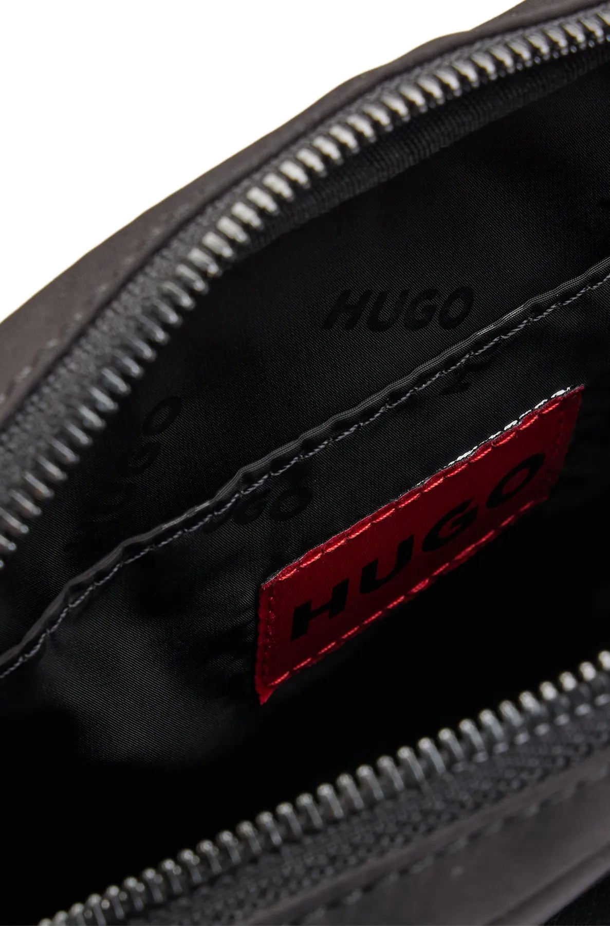 HUGO
50529422 Ubert_NS Zip 10266576 01
Herren Reportertasche Schwarz