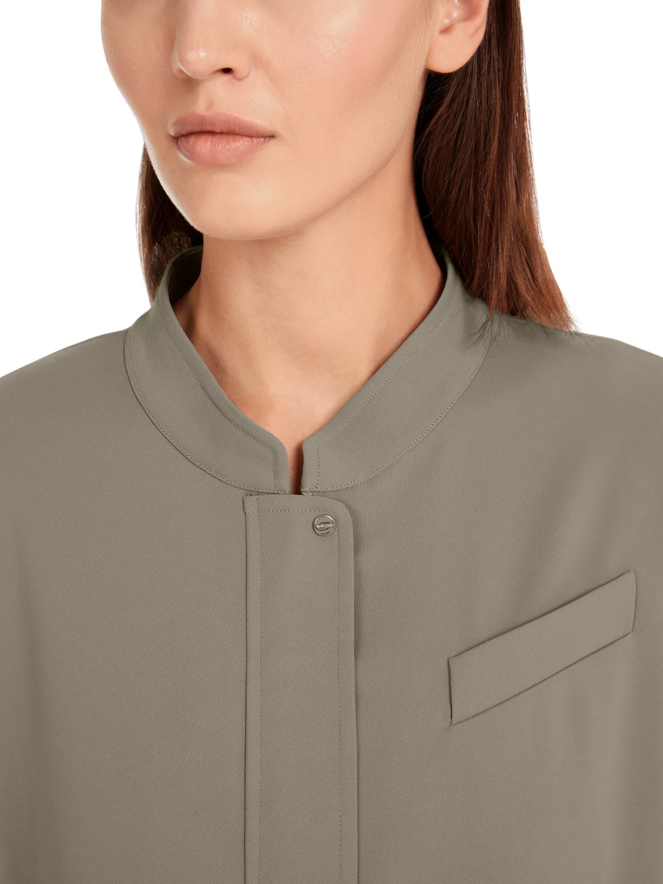 MARC CAIN
YC 31.12 W56 Weich fließende Blouson-Jacke sage powder grün