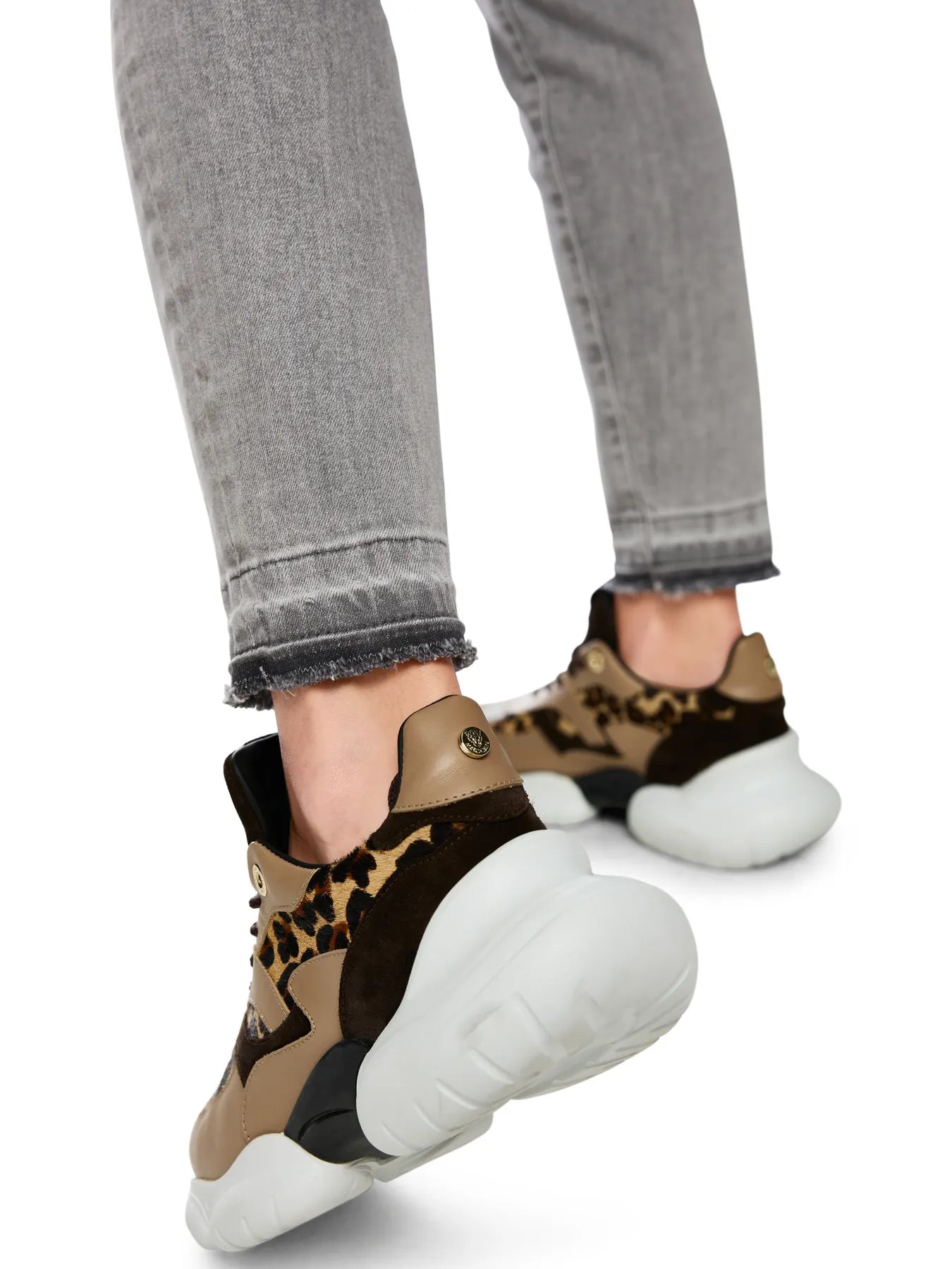 MARC CAIN
ZP 82.16 D22 Jeans SILVI mit Destroyed-Details Grau