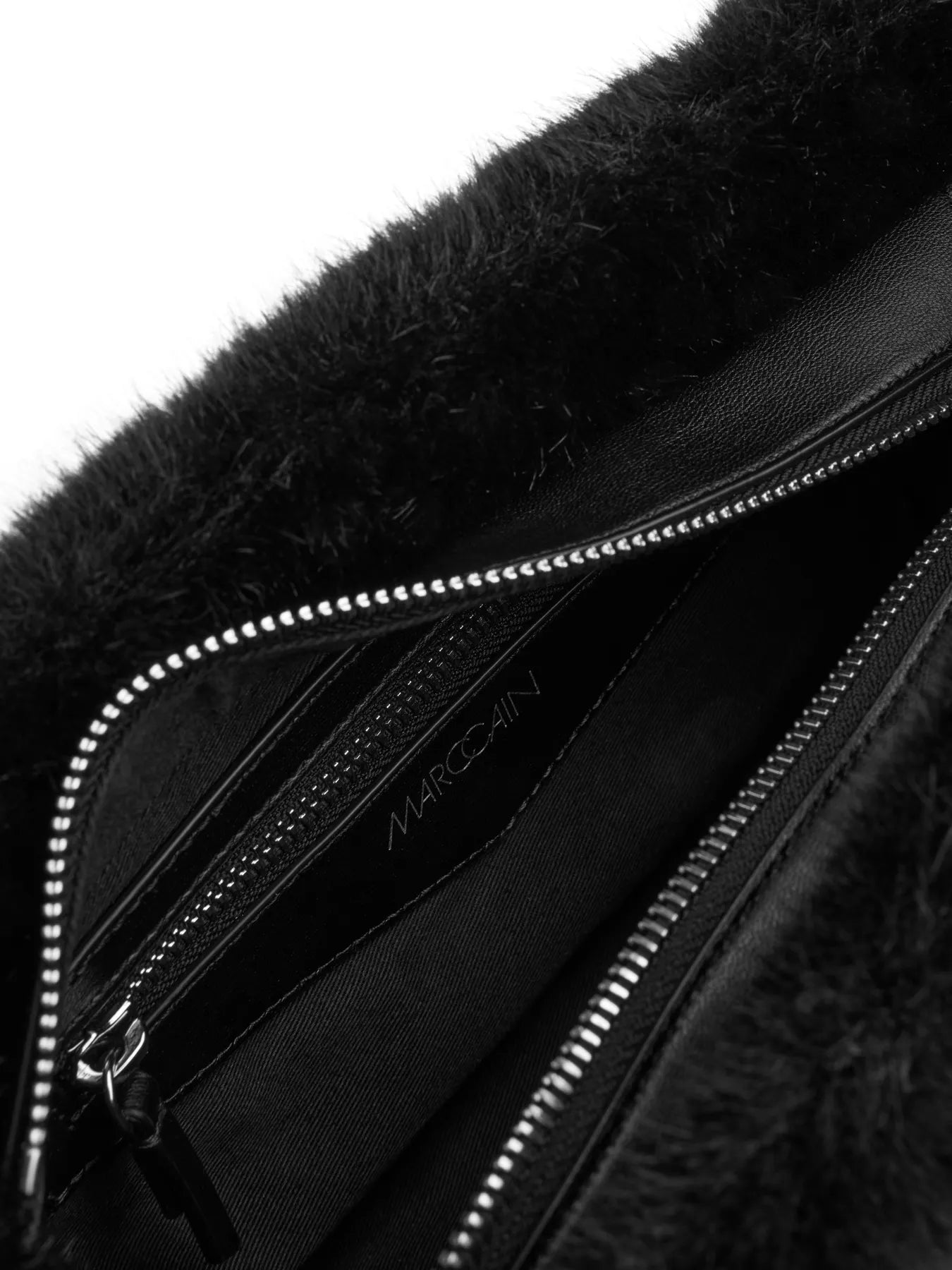 MARC CAIN ZC TI.07 Z19 Schultertasche aus Fake Fur Black