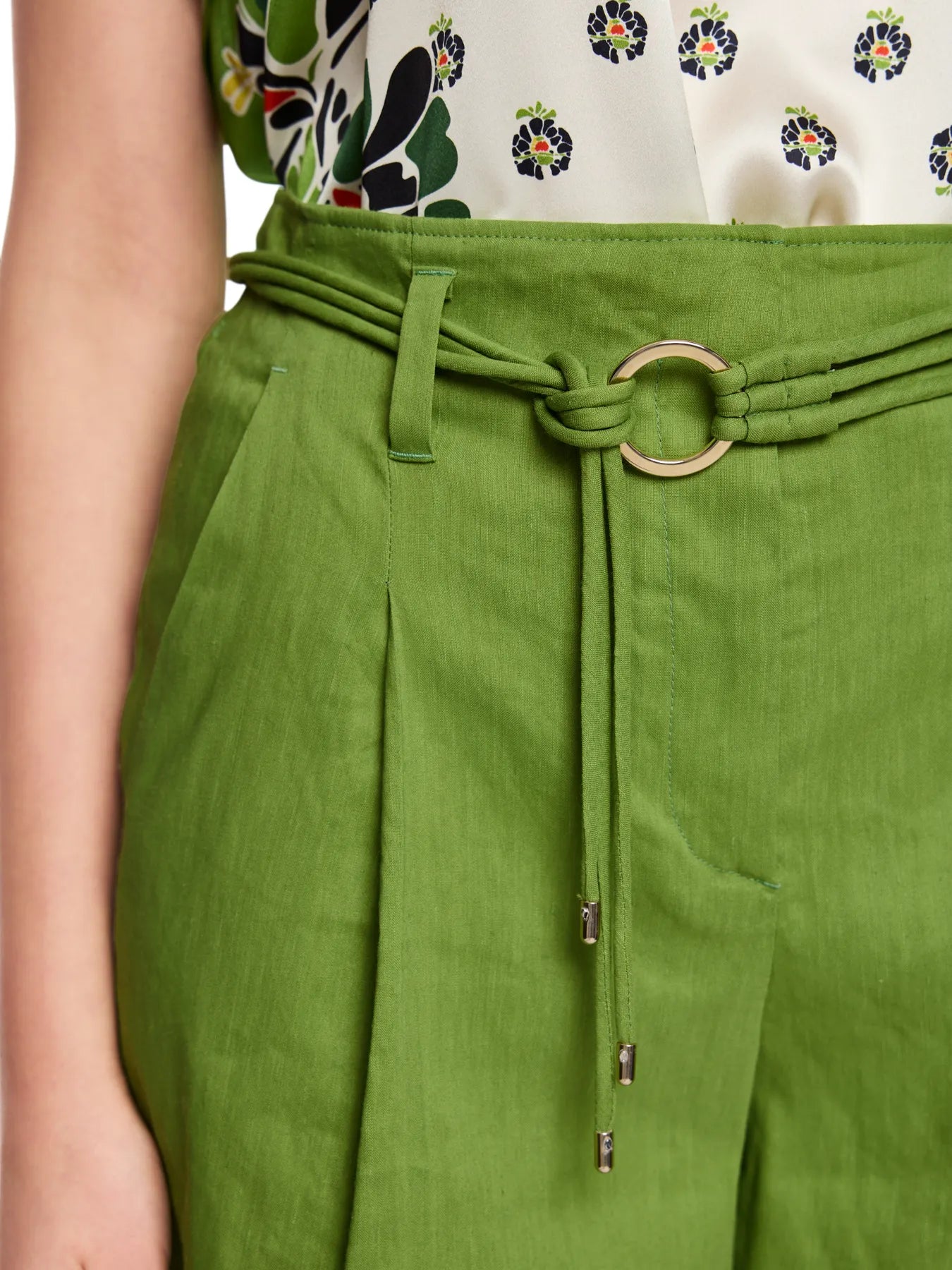 MARC CAIN
AC 83.04 W70 Shorts WARANGAL aus Leinenmix garden green