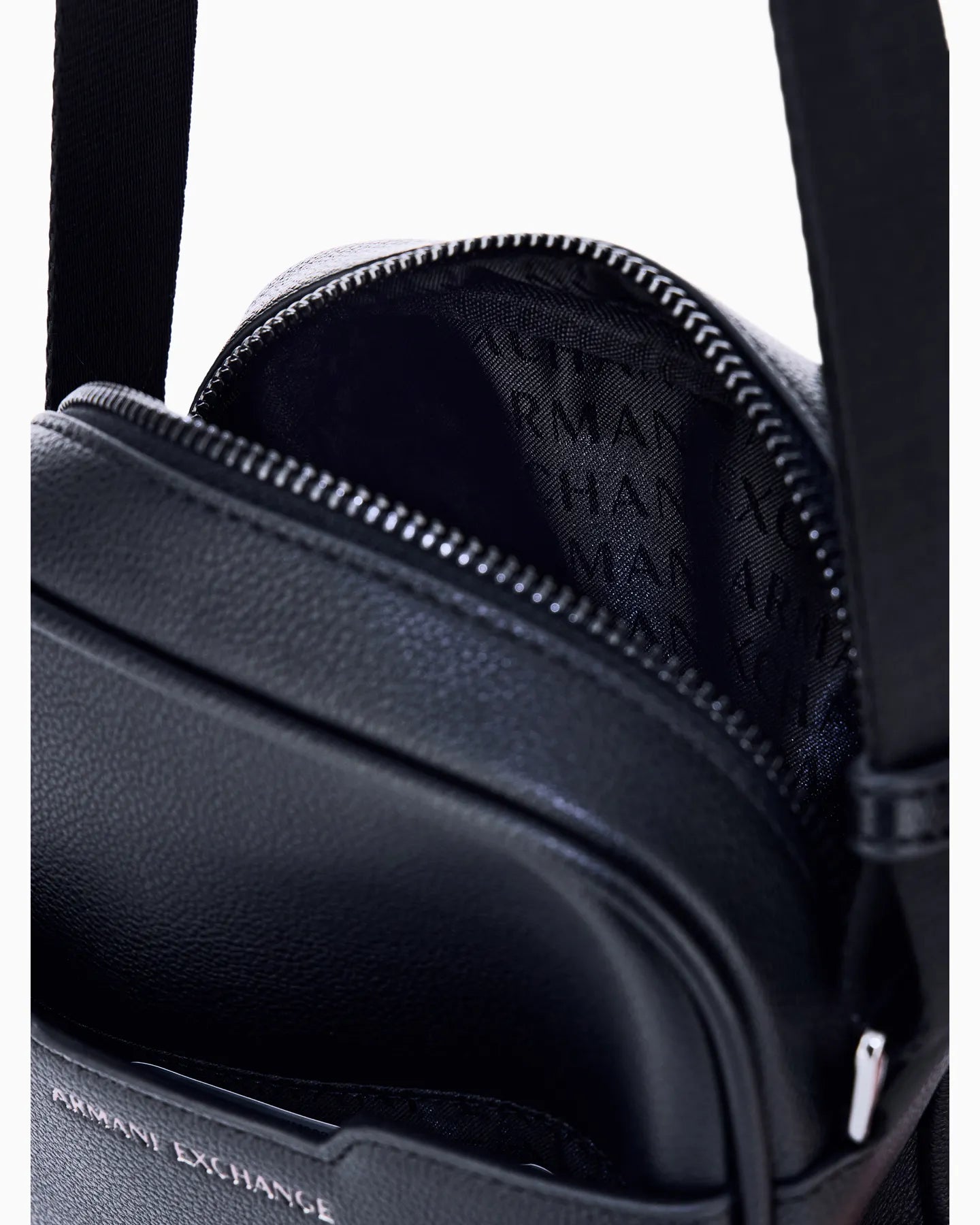 ARMANI XM002584 AF22651 Umhängetasche black
