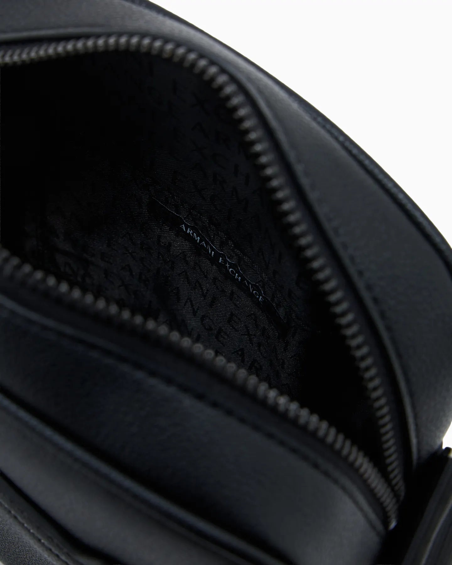 ARMANI XM002584 AF22651 Umhängetasche black