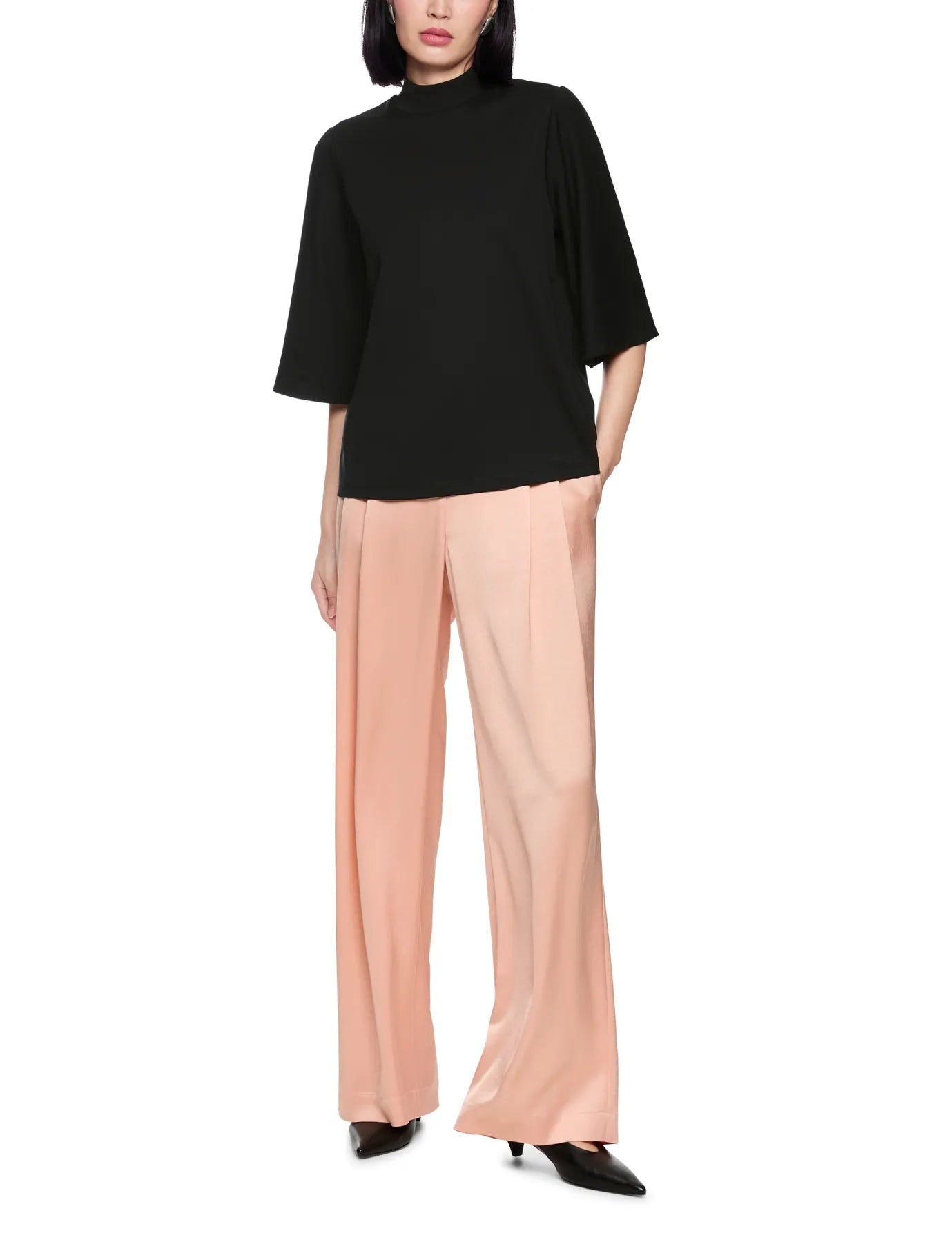 MARC CAIN
AC 48.05 J14 Lockeres T-Shirt mit Stehkragen Black