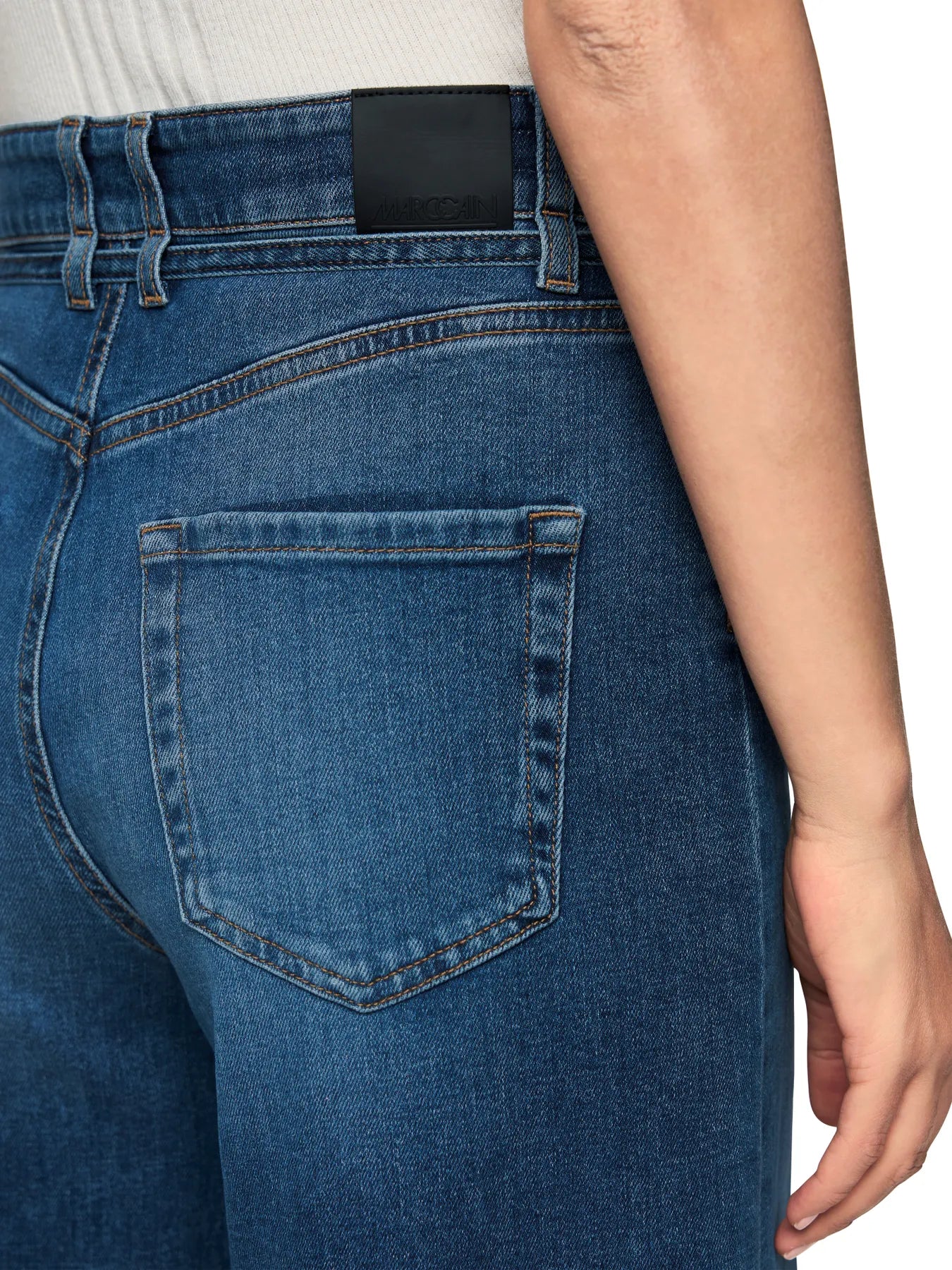 MARC CAIN
AP 82.33 D05 Weite Jeans WAUKEE und hohem Bund Blau
