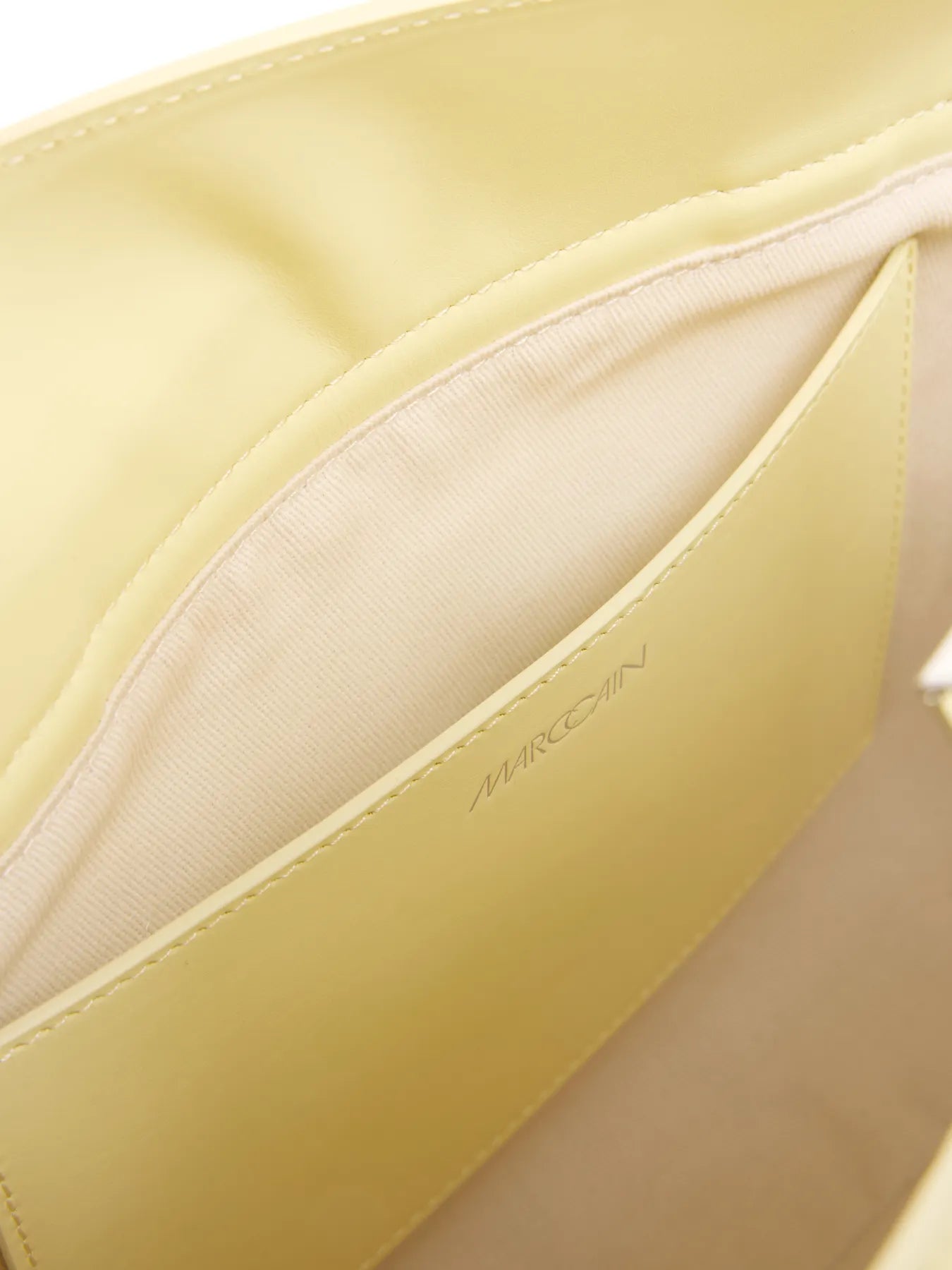 MARC CAIN AC TJ.01 L18 Stylishe Handtasche aus Leder