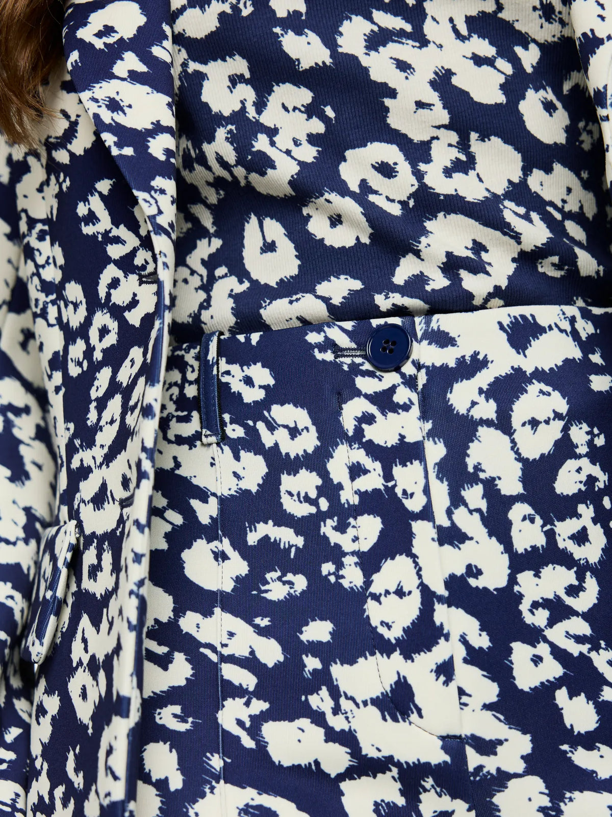 MARC CAIN
BC 81.35 J41 Stoffhose SYDNEY mit Print midnight sail