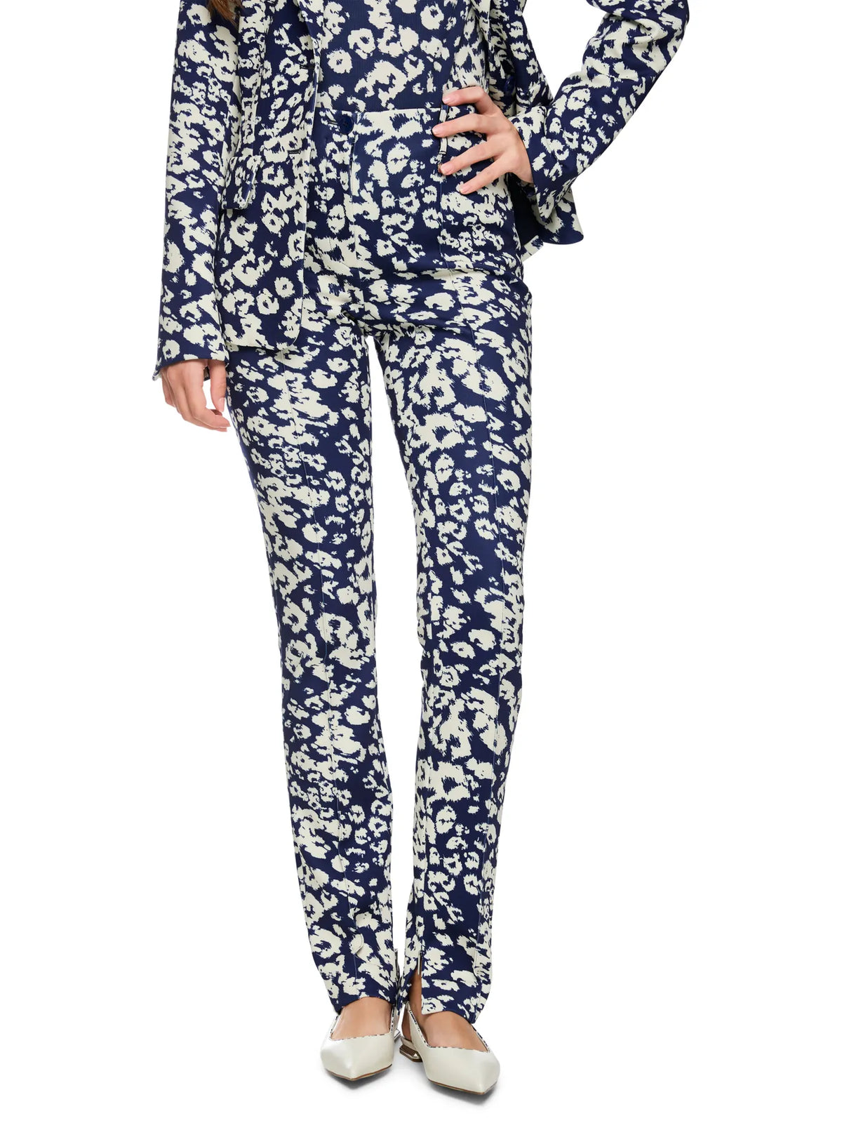 MARC CAIN
BC 81.35 J41 Stoffhose SYDNEY mit Print midnight sail