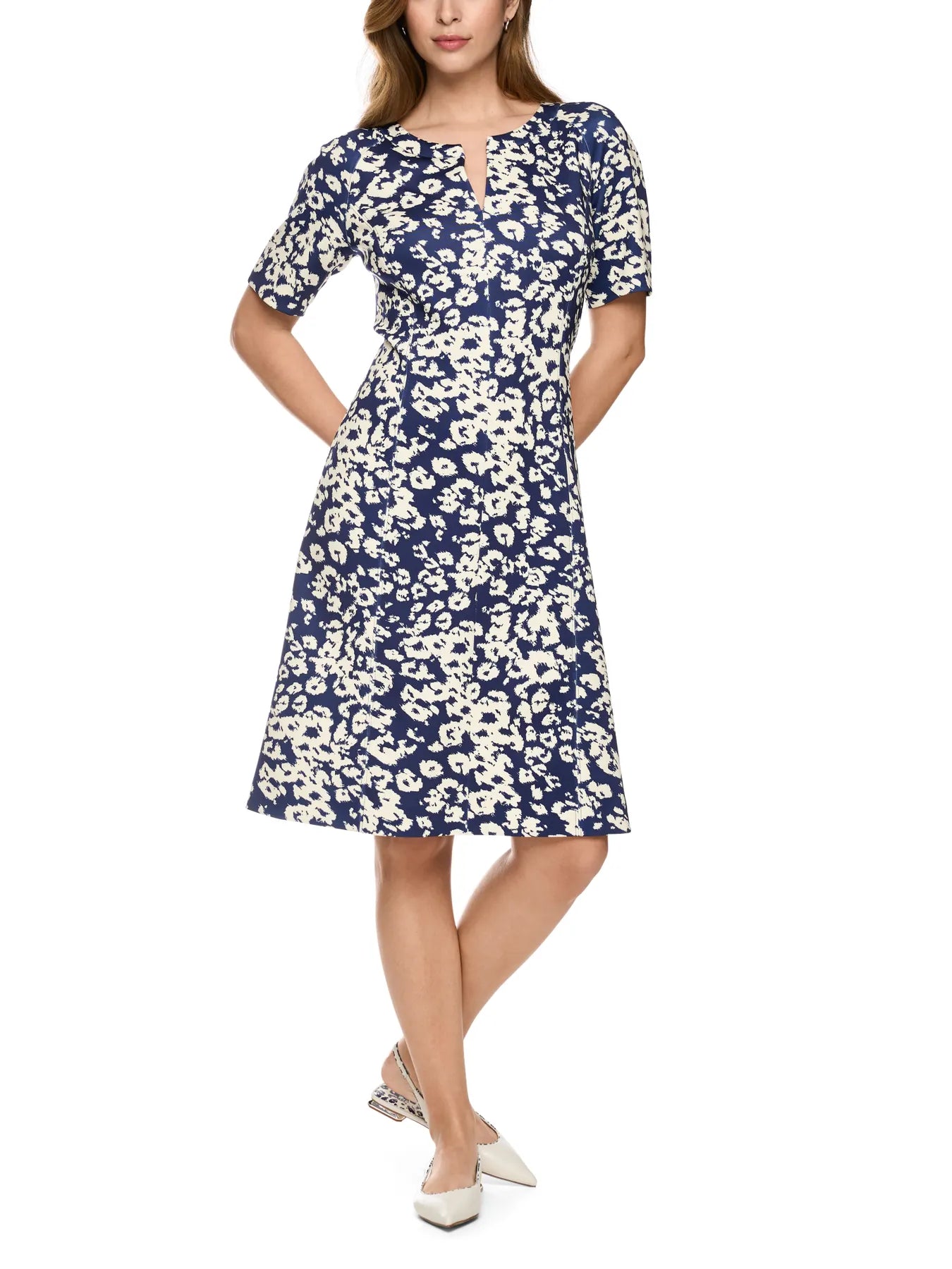 MARC CAIN
BC 21.15 J41 Kurzes Kleid mit all-over Print