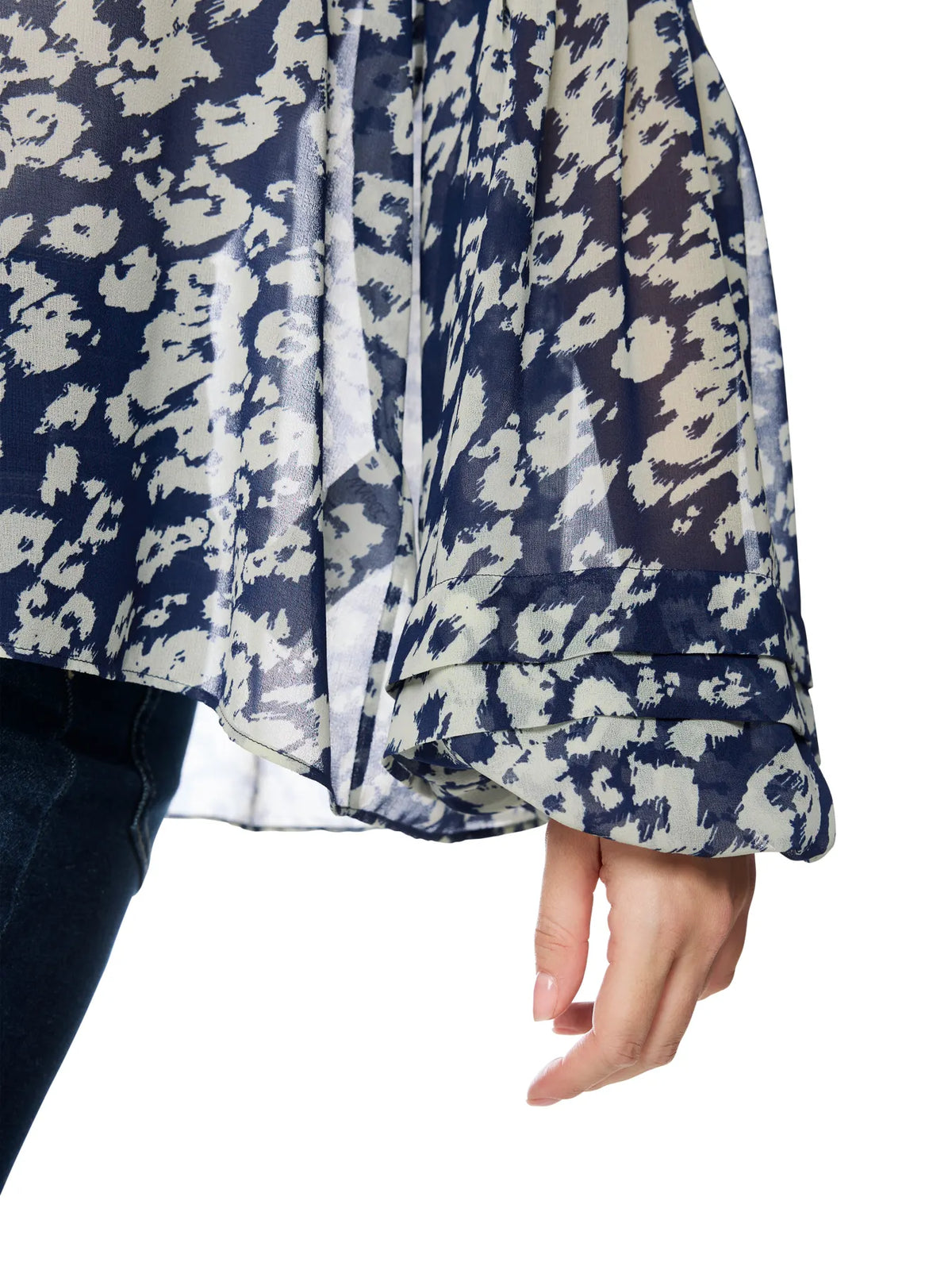 MARC CAIN
BC 51.04 W41 Weite Bluse mit Animal Print midnight sail