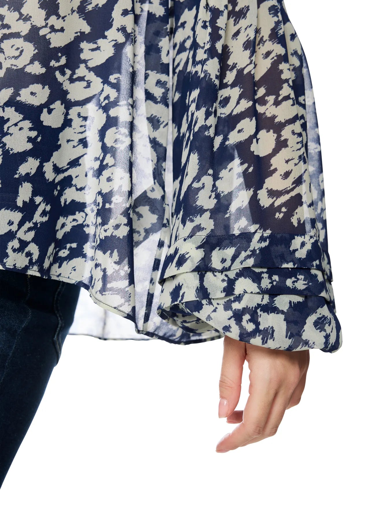 MARC CAIN
BC 51.04 W41 Weite Bluse mit Animal Print midnight sail
