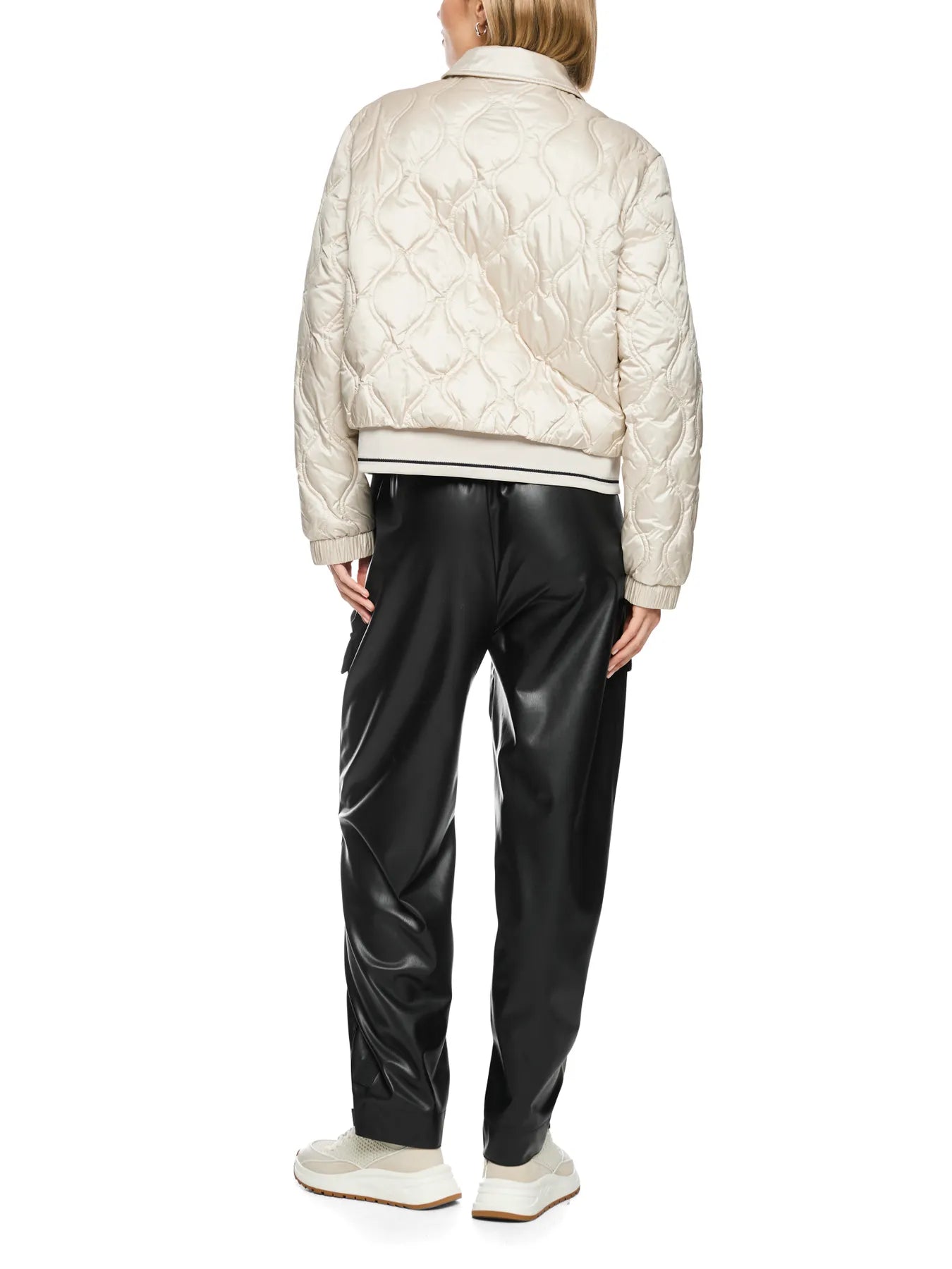 MARC CAIN
BS 12.01 W67 Steppjacke mit Kontrastdetails smoke