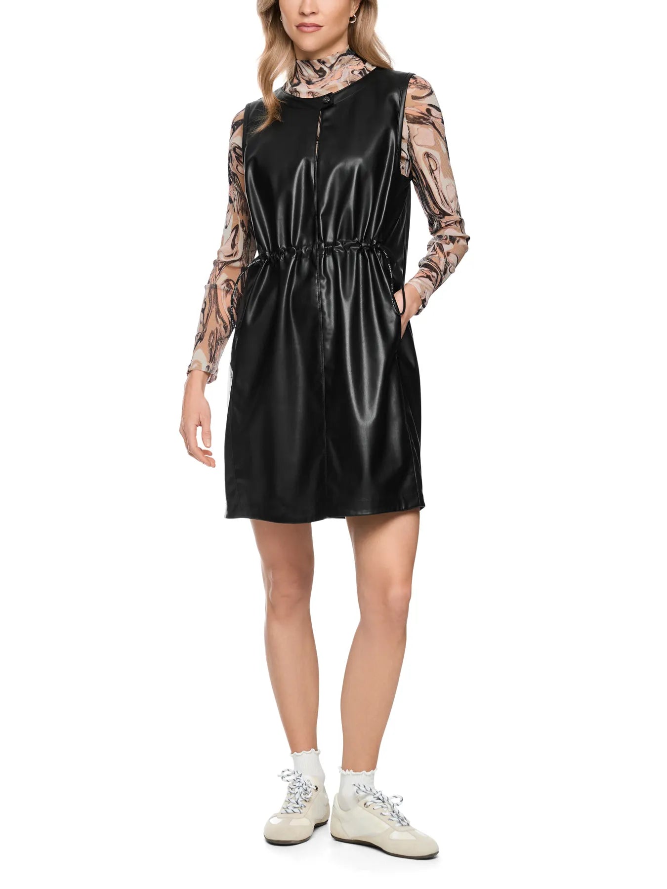 MARC CAIN
BS 21.23 J07 Kurzes Kunstlederkleid mit Tunnelzug Black