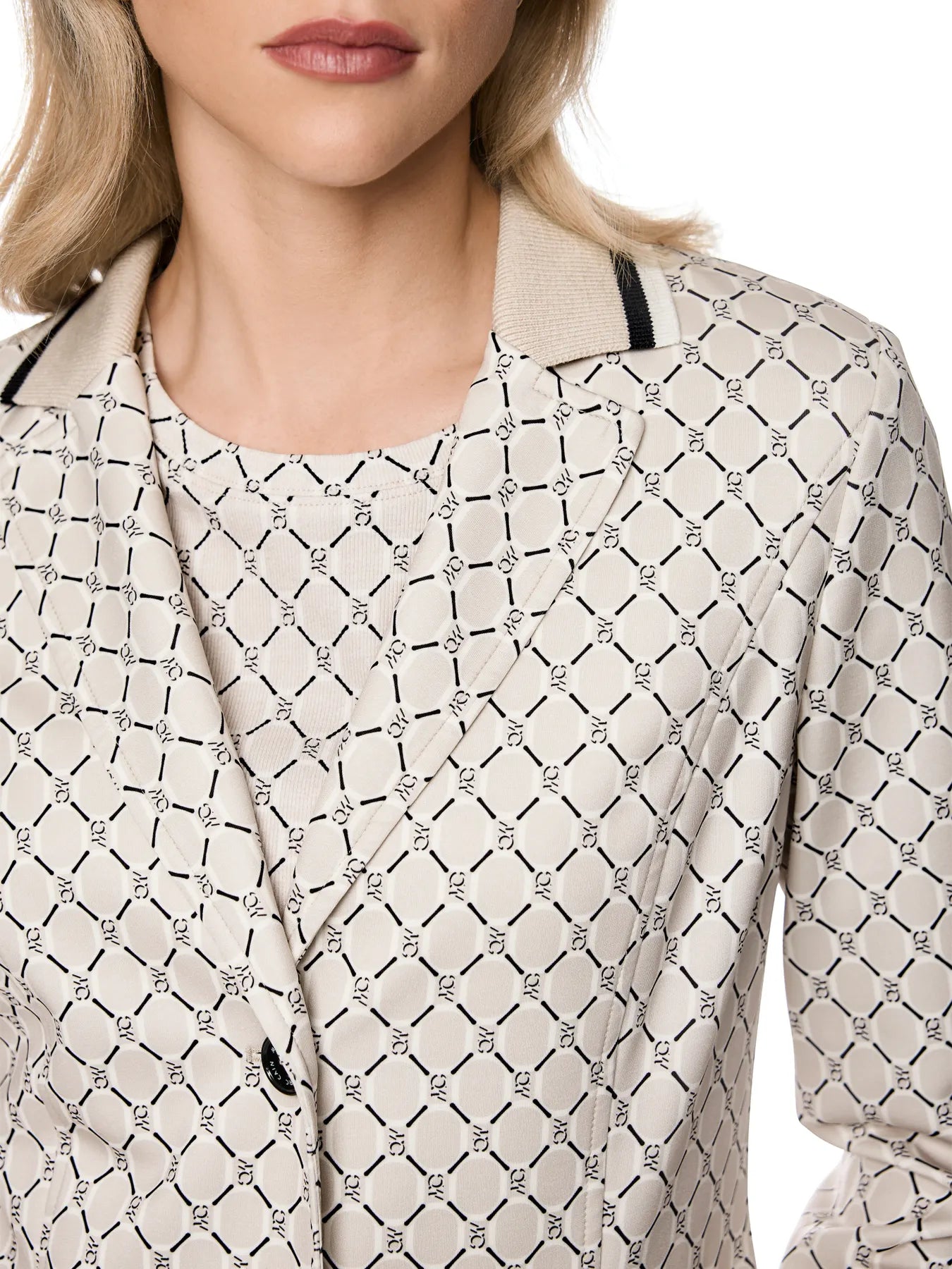 MARC CAIN
BS 34.09 J11 Bedruckter Blazer aus Scubajersey smoke