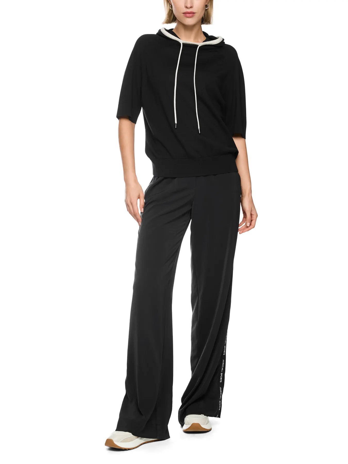 MARC CAIN
BS 41.21 M80 Feinstrick-Hoodie mit Kontrastdetails black