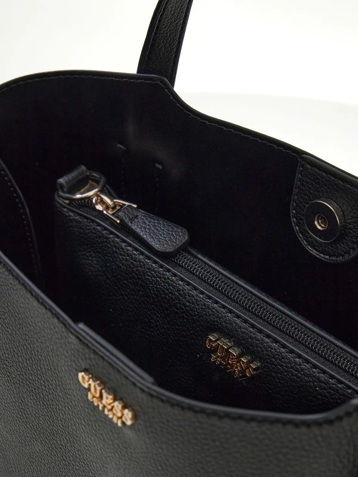 GUESS HWBG97 35060 HANDTASCHE 2-in-1 SCHWARZ