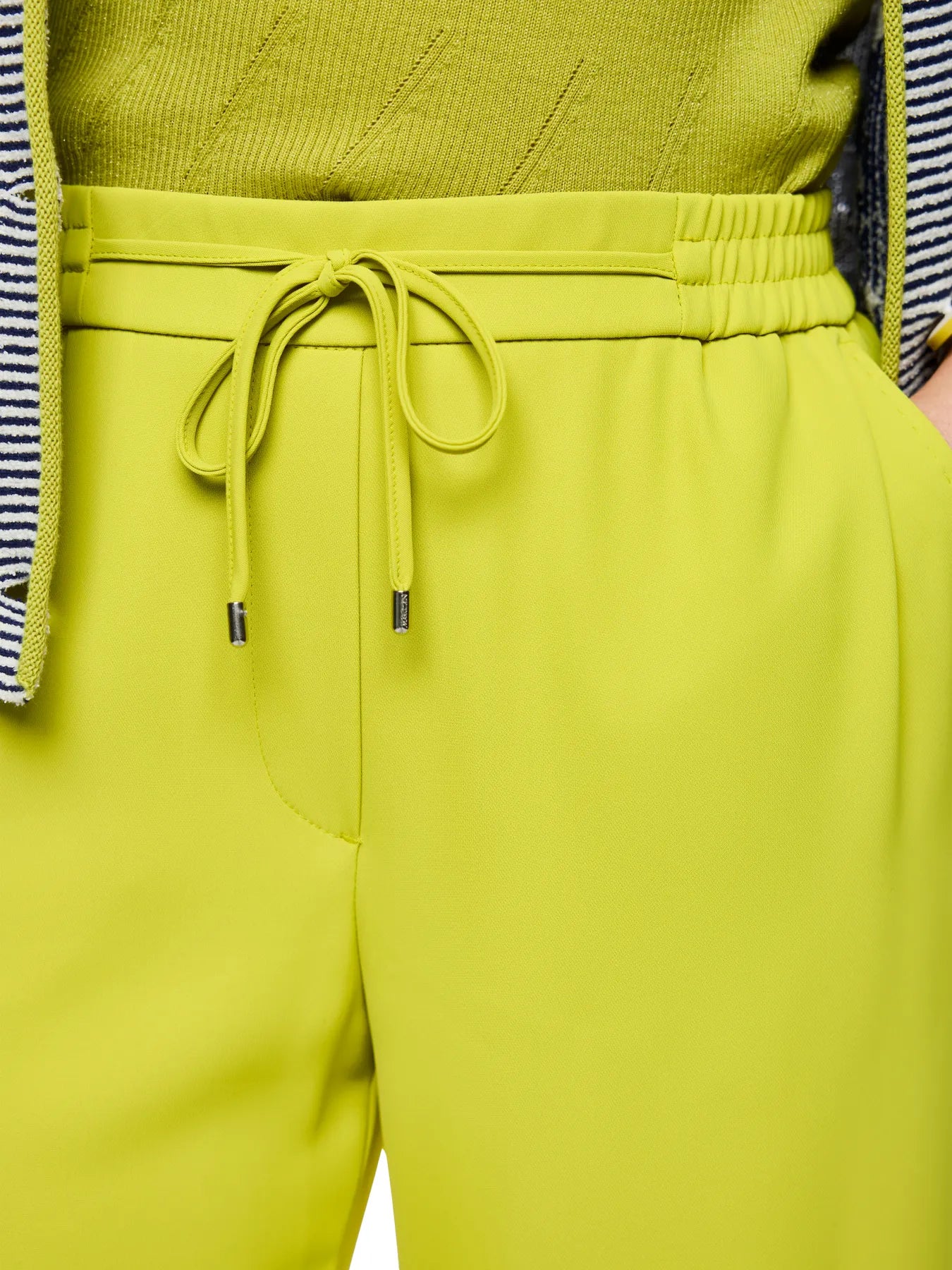 MARC CAIN
BC 81.03 W42 HOSE WASHINGTON apple green new