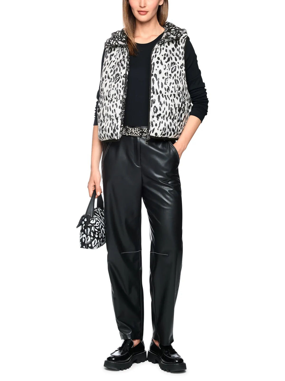 MARC CAIN
BS 37.05 W44 Wendbare Weste Leo-Print white and black