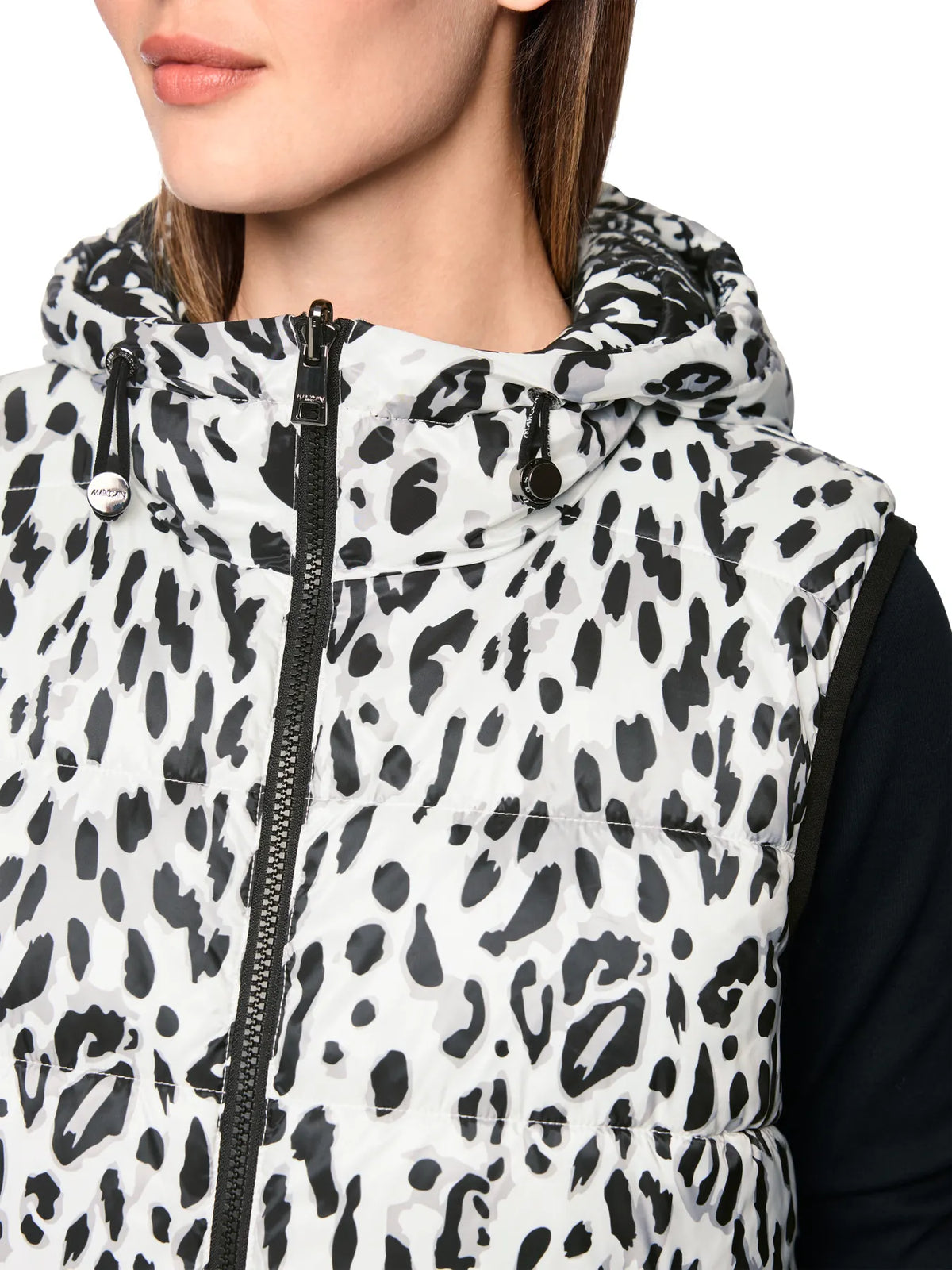 MARC CAIN
BS 37.05 W44 Wendbare Weste Leo-Print white and black
