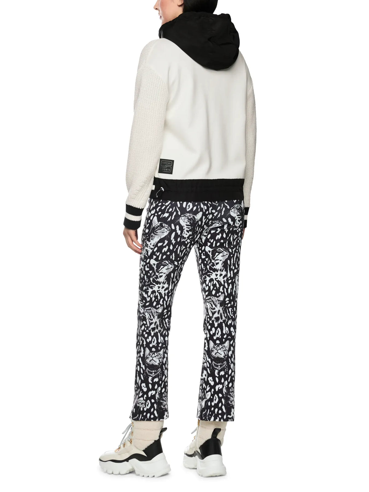 MARC CAIN BS 39.20 M23 Kontrast-Hoodie Knitted in Germany white and black