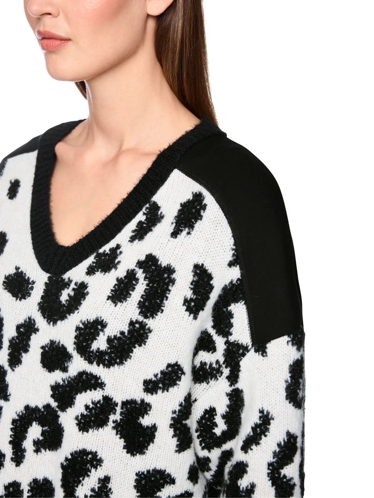 MARC CAIN BS 41.27 M31 Leo-Pullover Knitted in Germany Leo black and white