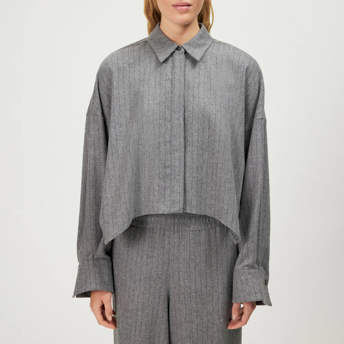 DRYKORN 142105 OSHIA Kurze Bluse Woll-Mix Grau