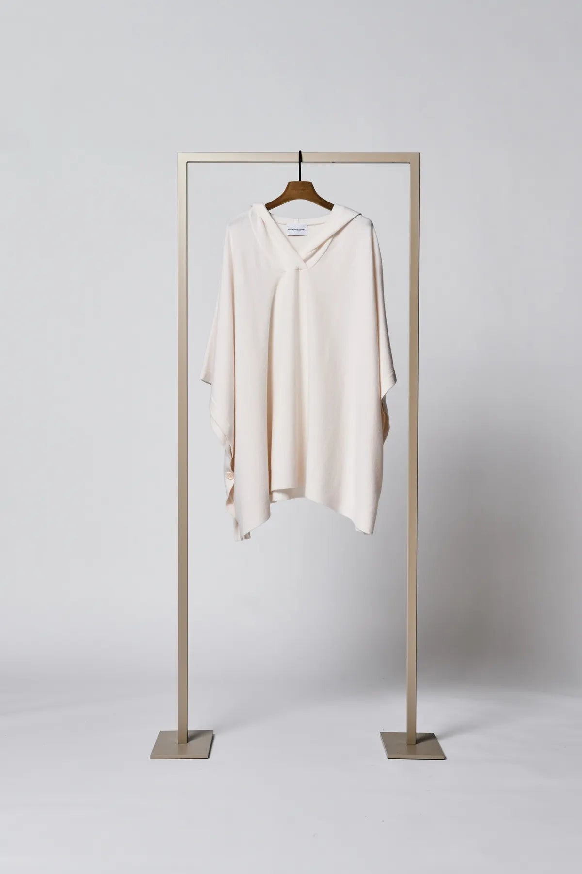 HERZENSANGELEGENHEIT 25222-1202 Damen Cardigan Weste Poncho Cape mit Kapuze Wool-Cashmere-Mix Wollweiss