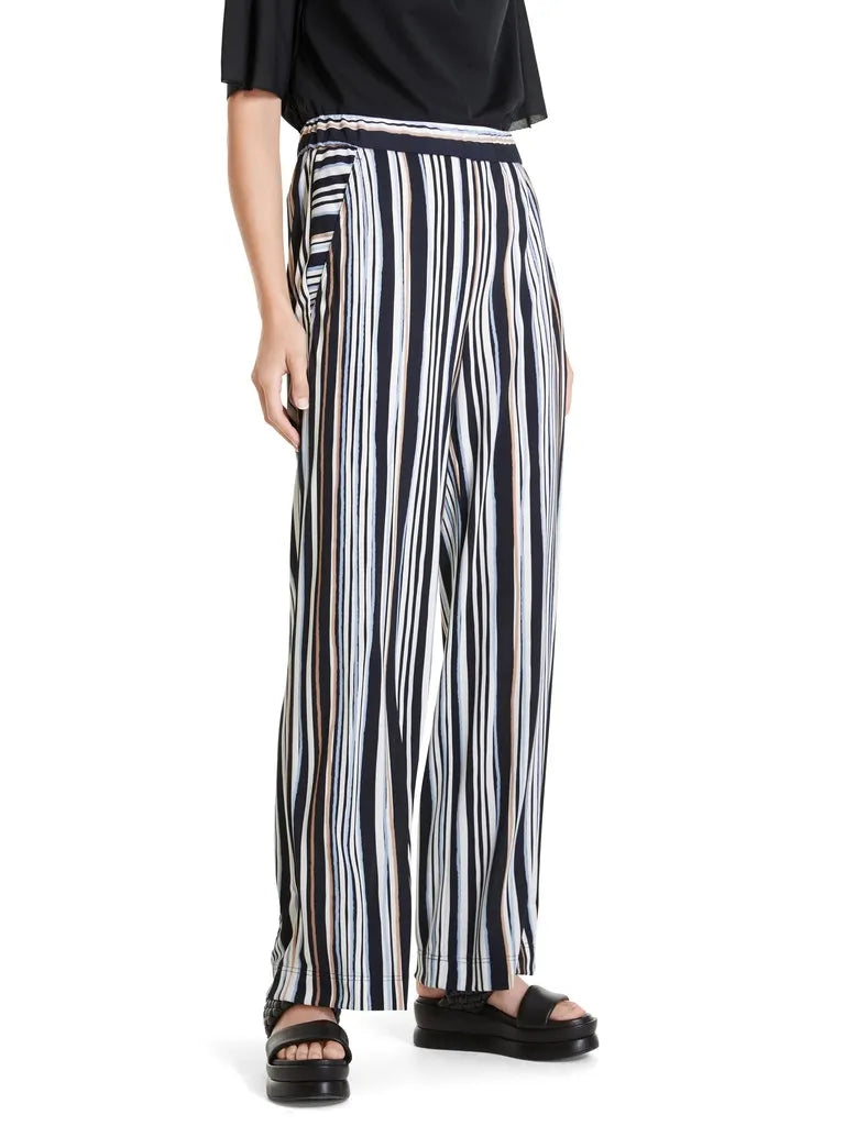 MARC CAIN SC 81.36 J16 Gestreifte Hose midnight blue 395