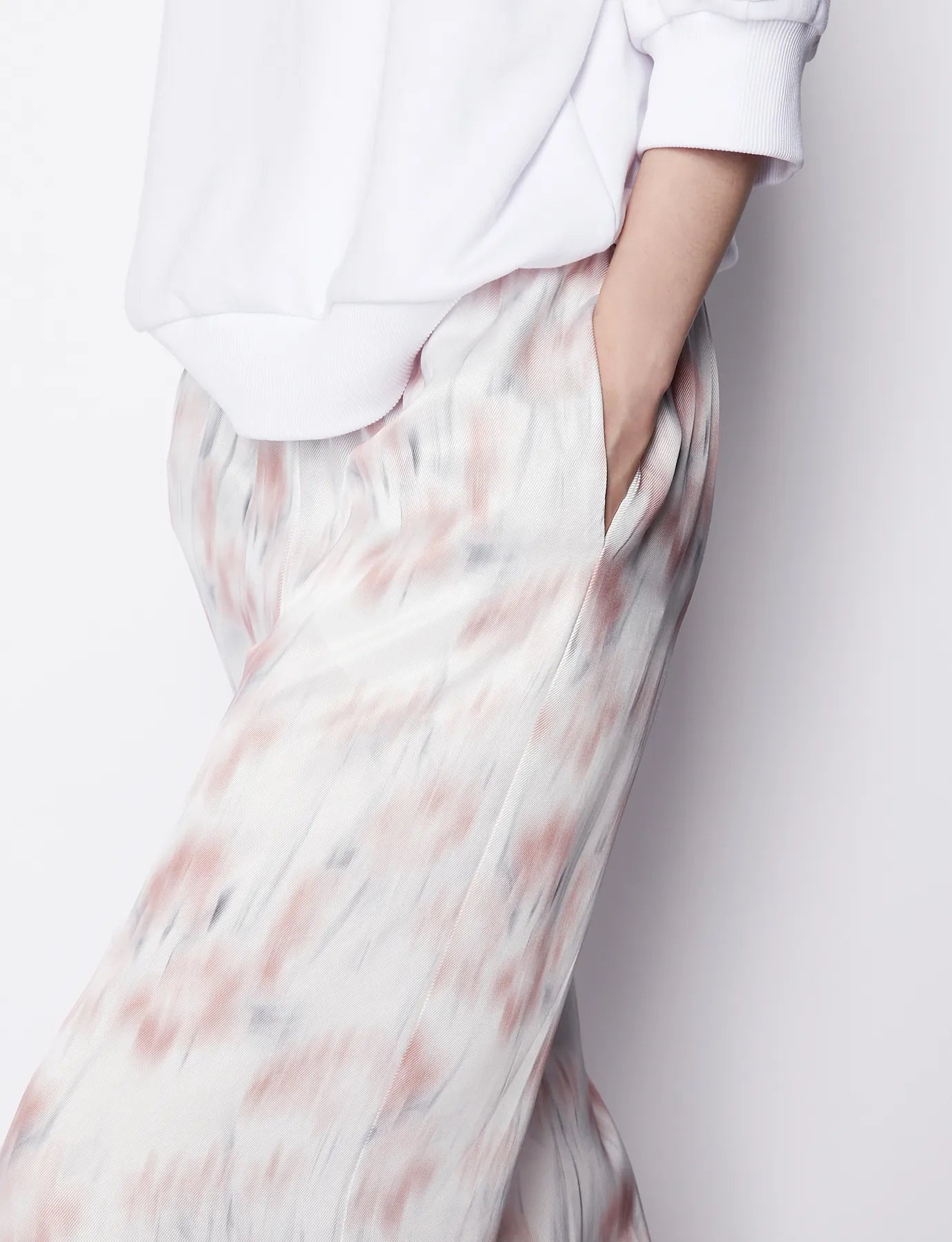 ARMANI 3RYP28 YN1LZ
Damen Marlenehose Florale Muster Weiß