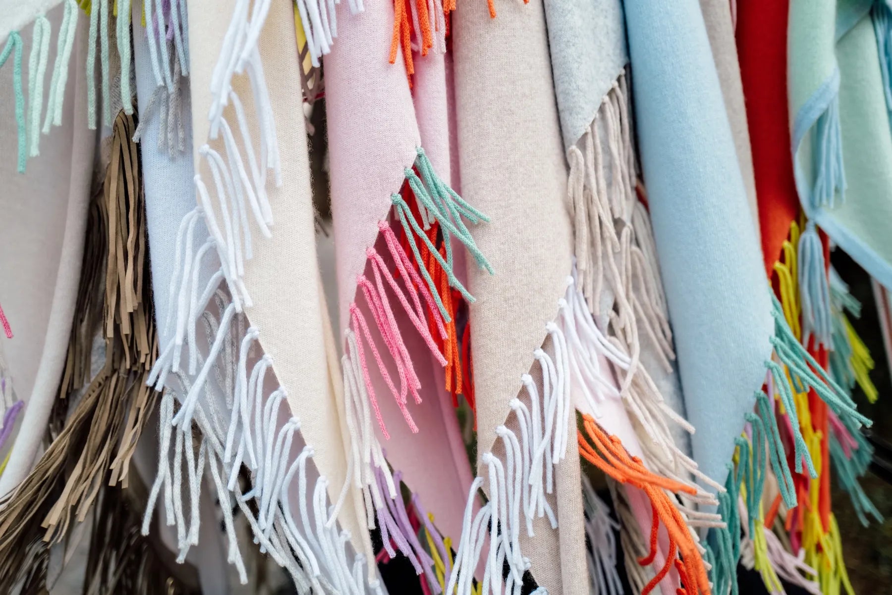 HERZENSANGELEGENHEIT 25241-5000 Damen Fransentuch Schal mit Cashmere Shy jades  Rosa/Grün