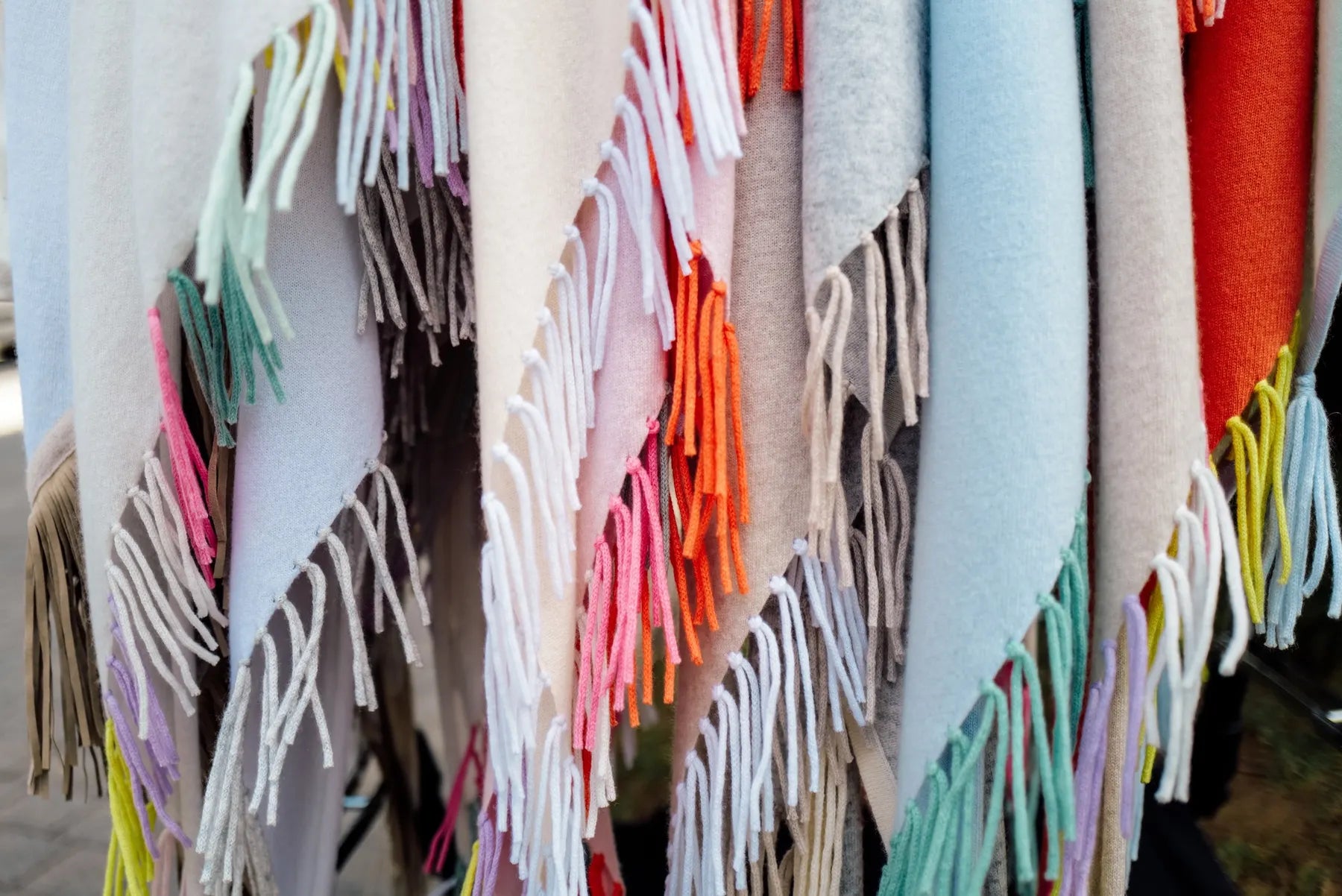 HERZENSANGELEGENHEIT 25241-5000 Damen Fransentuch Schal mit Cashmere Shy jades  Rosa/Grün