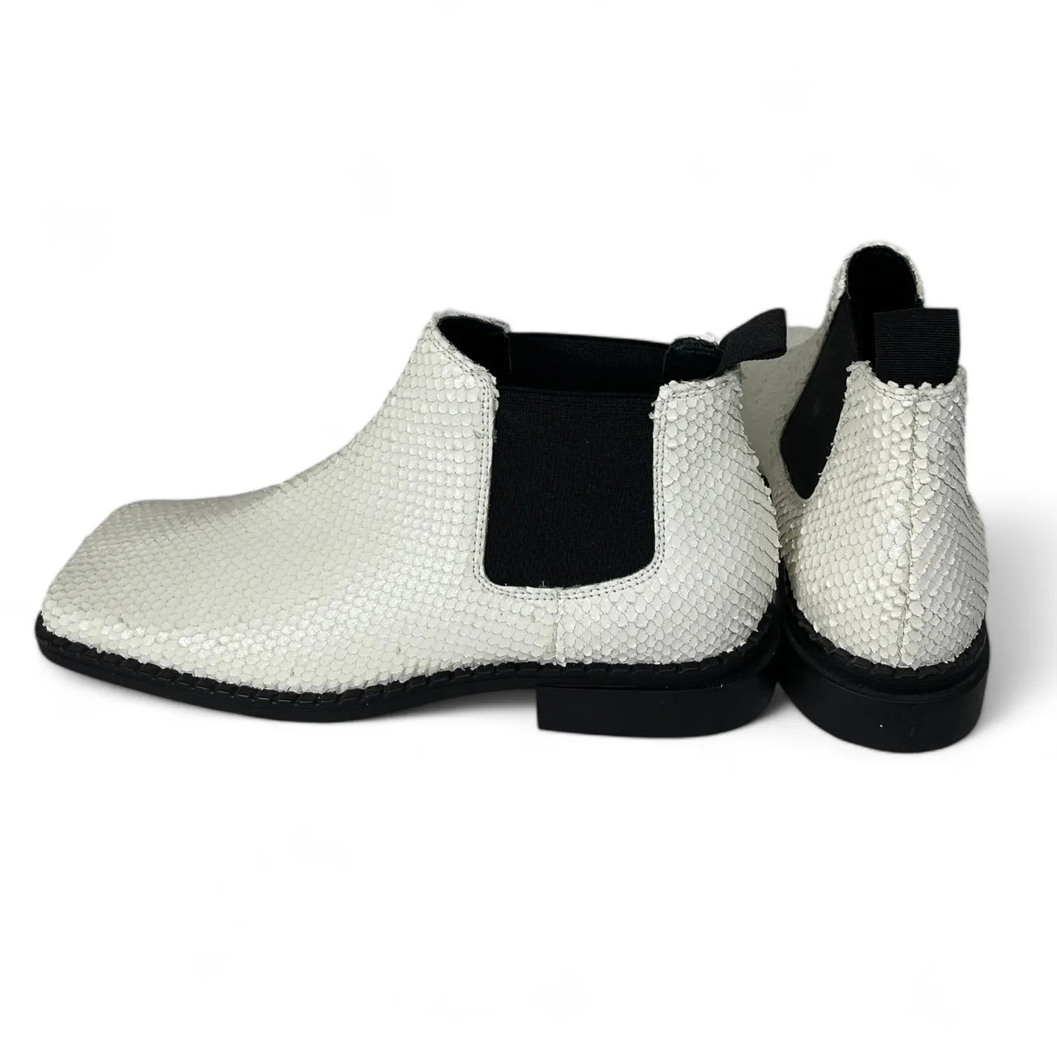 VIC MATIE - 3550 TRONC ZOE ICE 
                
                    Damen Stiefelette Reptil Muster Perforiertes Leder Weiß