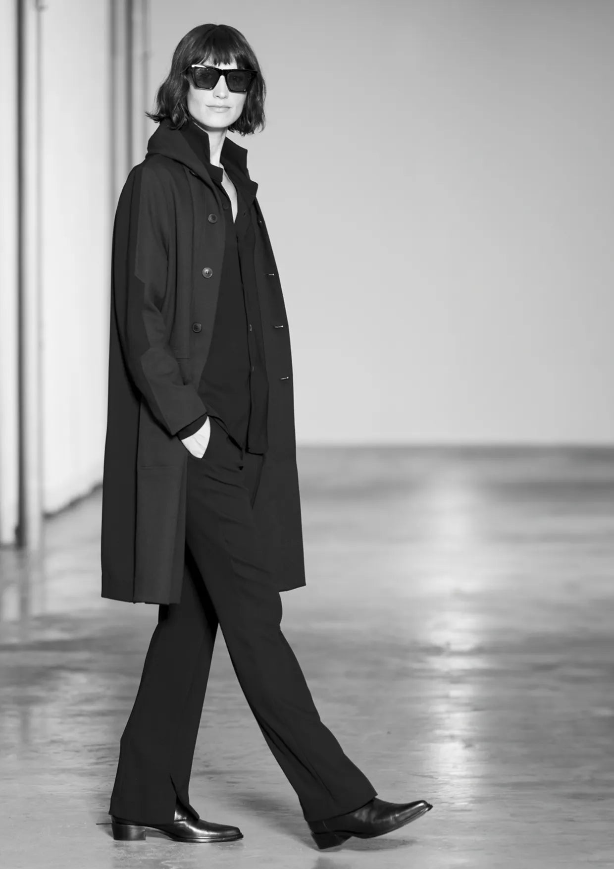 ANIA SCHIERHOLT MA3164/51 MANTEL BLACK.