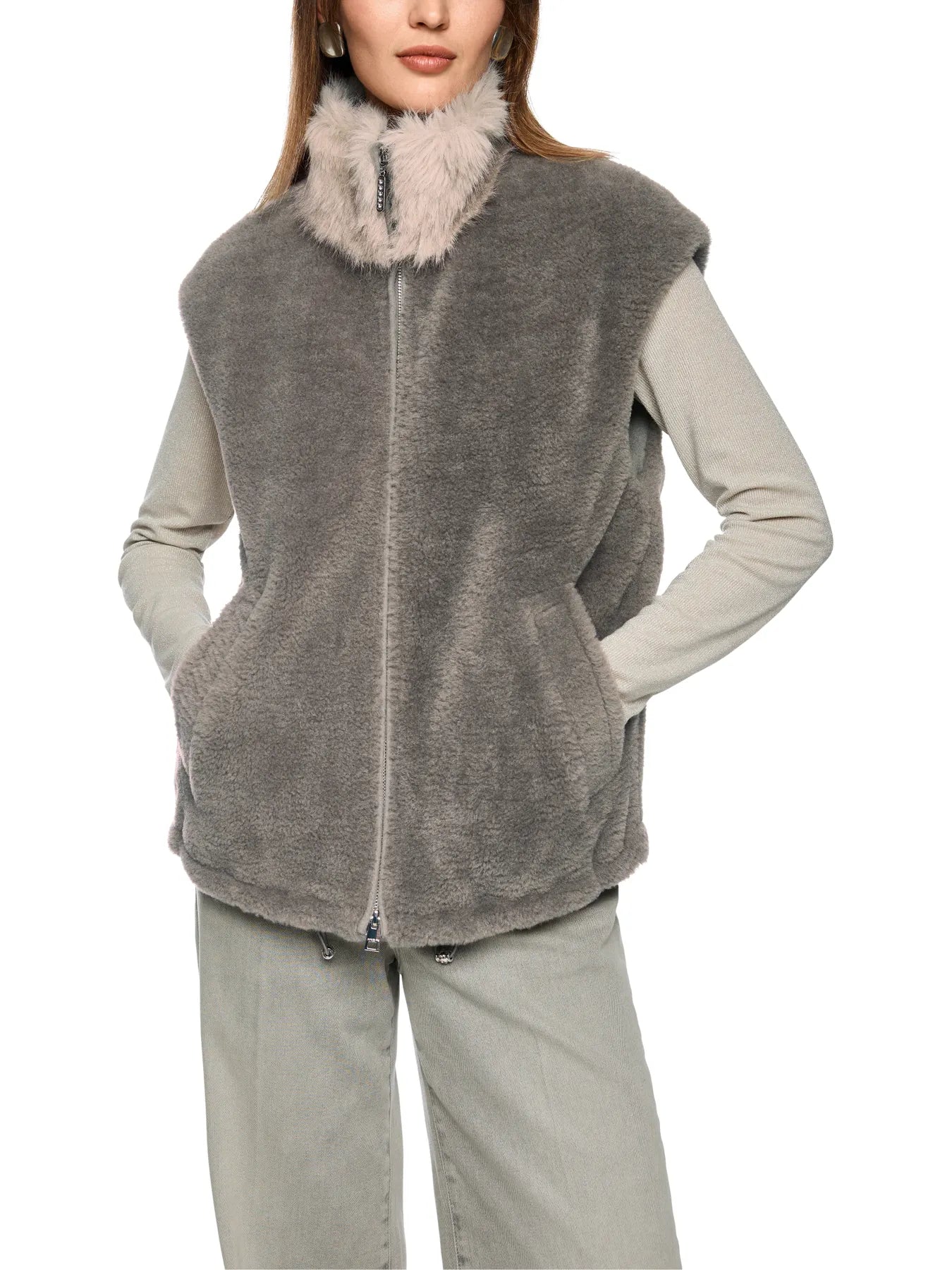 MARC CAIN 
                
                                            ZC 37.01 W63 Kuschelige Weste mit Fake Fur Kragen Grau