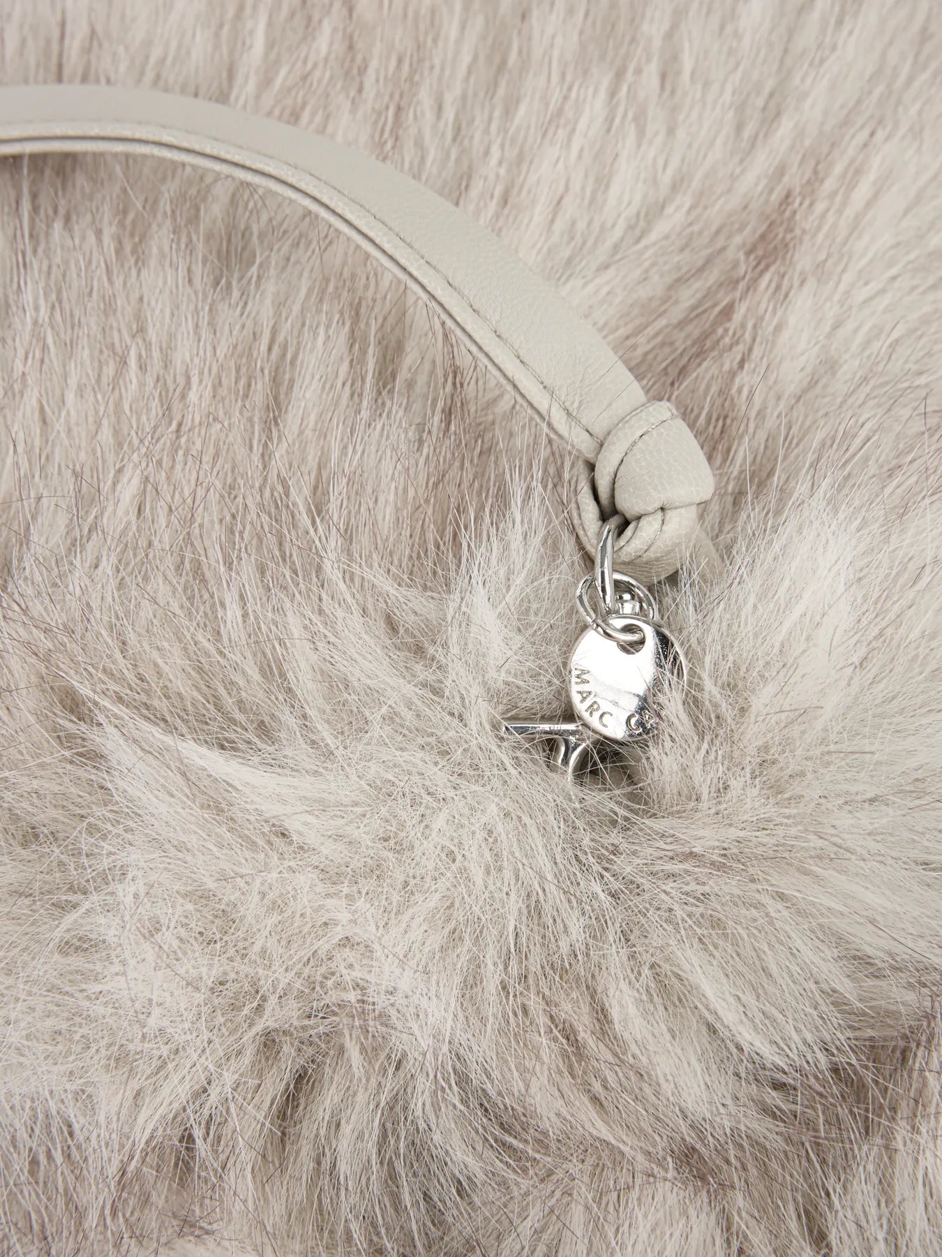 MARC CAIN 
                
                                            ZC F1.01 Z64 Kuschelige Fake Fur Fäustlinge smoke