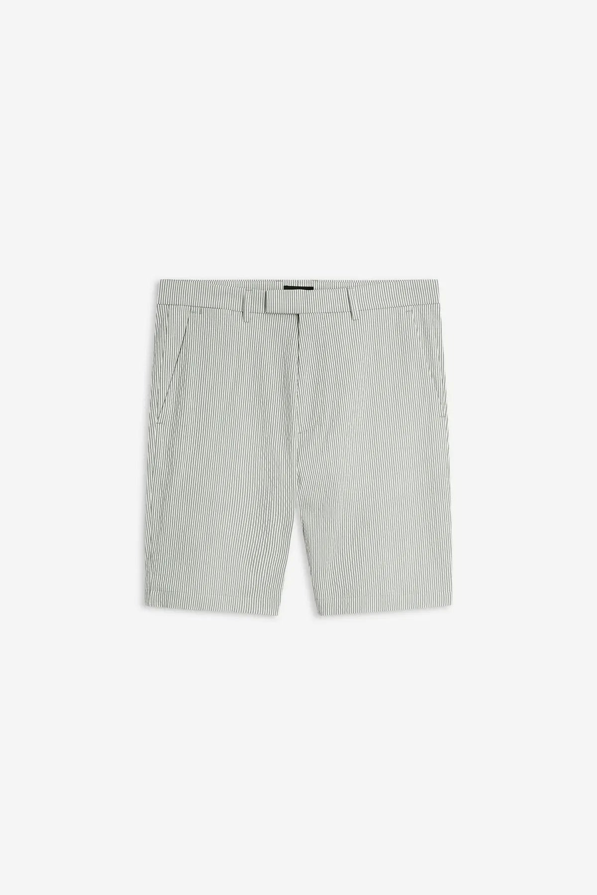 CINQUE 
                
                                            21648137 CIBEPPE-S BERMUDA SHORTS HELLGRÜN