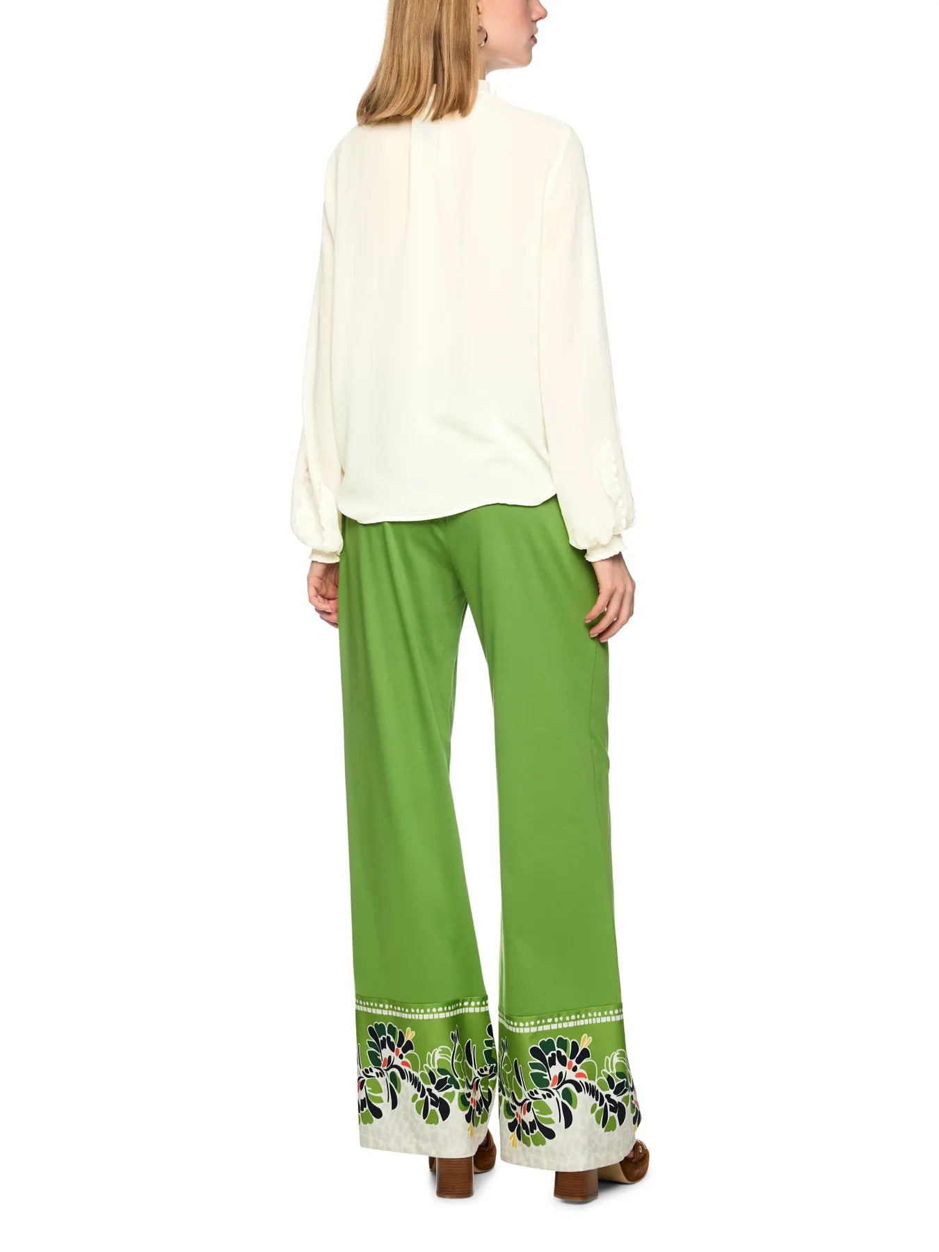 MARC CAIN 
                
                                            AC 51.32 W30 Feminine Bluse mit Volant bright ecru