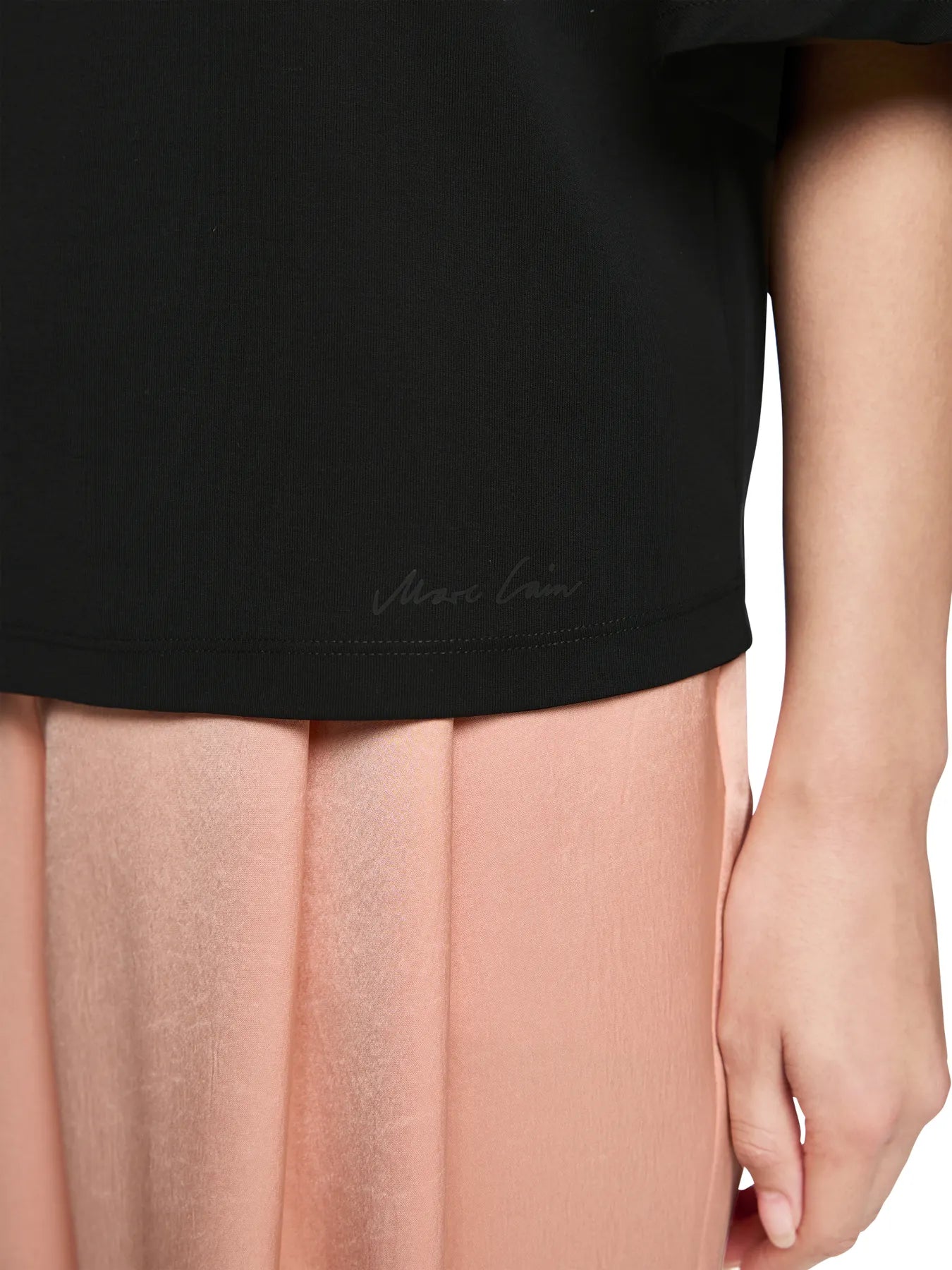 MARC CAIN 
                
                                            AC 48.05 J14 Lockeres T-Shirt mit Stehkragen Black