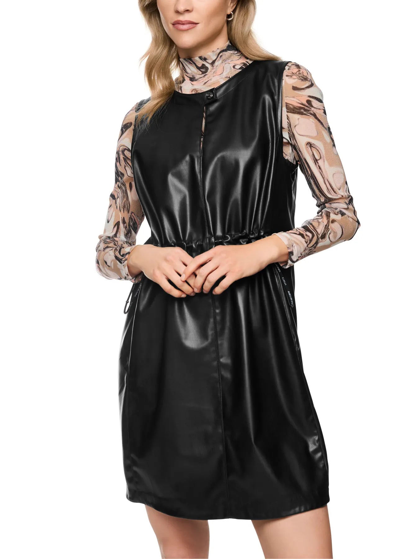 MARC CAIN 
                
                                            BS 21.23 J07 Kurzes Kunstlederkleid mit Tunnelzug Black