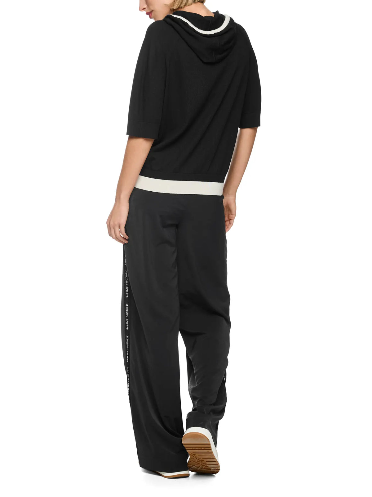 MARC CAIN 
                
                                            BS 41.21 M80 Feinstrick-Hoodie mit Kontrastdetails black