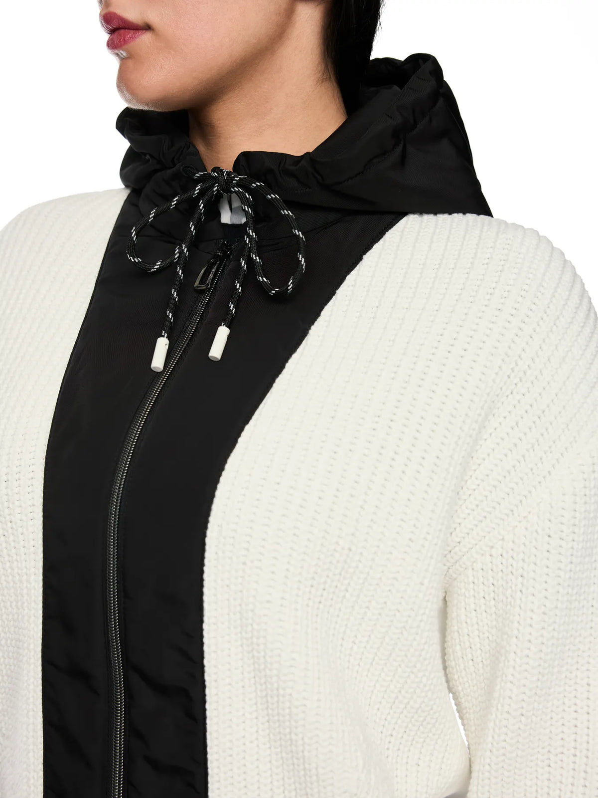 MARC CAIN BS 39.20 M23 Kontrast-Hoodie Knitted in Germany white and black
