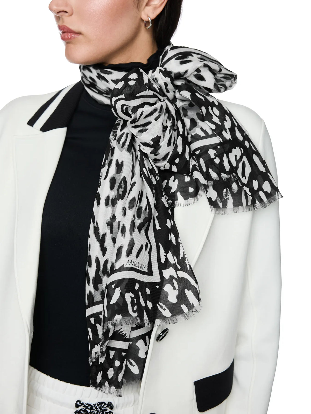 MARC CAIN BS B4.07 Z65 Schal Seide-Mix Leo-Print white and black