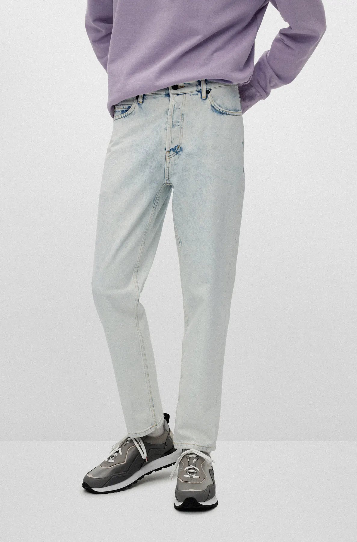 HUGO 50466698 634 10232046 02 Herren Tapered-Fit Jeans Light/Pastel Blue 450