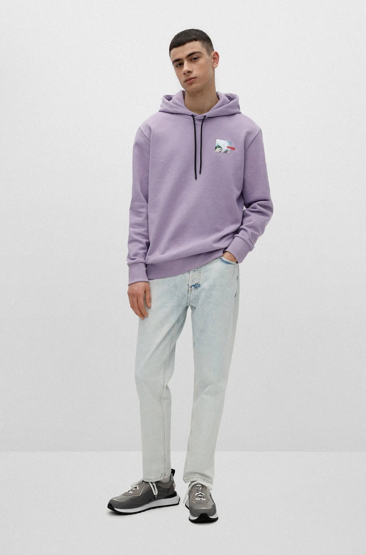 HUGO 50466698 634 10232046 02 Herren Tapered-Fit Jeans Light/Pastel Blue 450