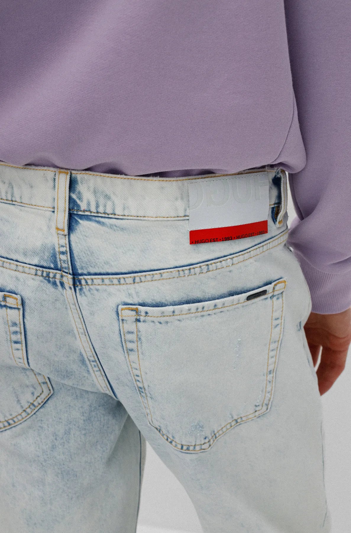 HUGO 50466698 634 10232046 02 Herren Tapered-Fit Jeans Light/Pastel Blue 450