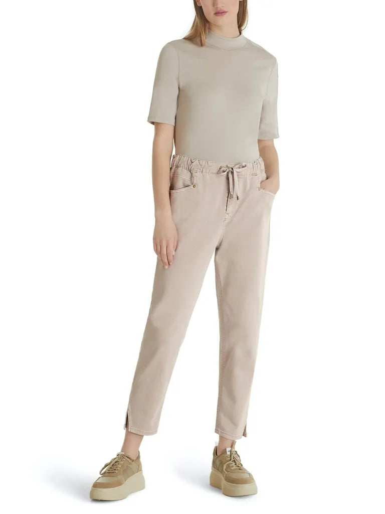MARC CAIN TC 82.05 D60 Entspannte Jeanshose warm stone