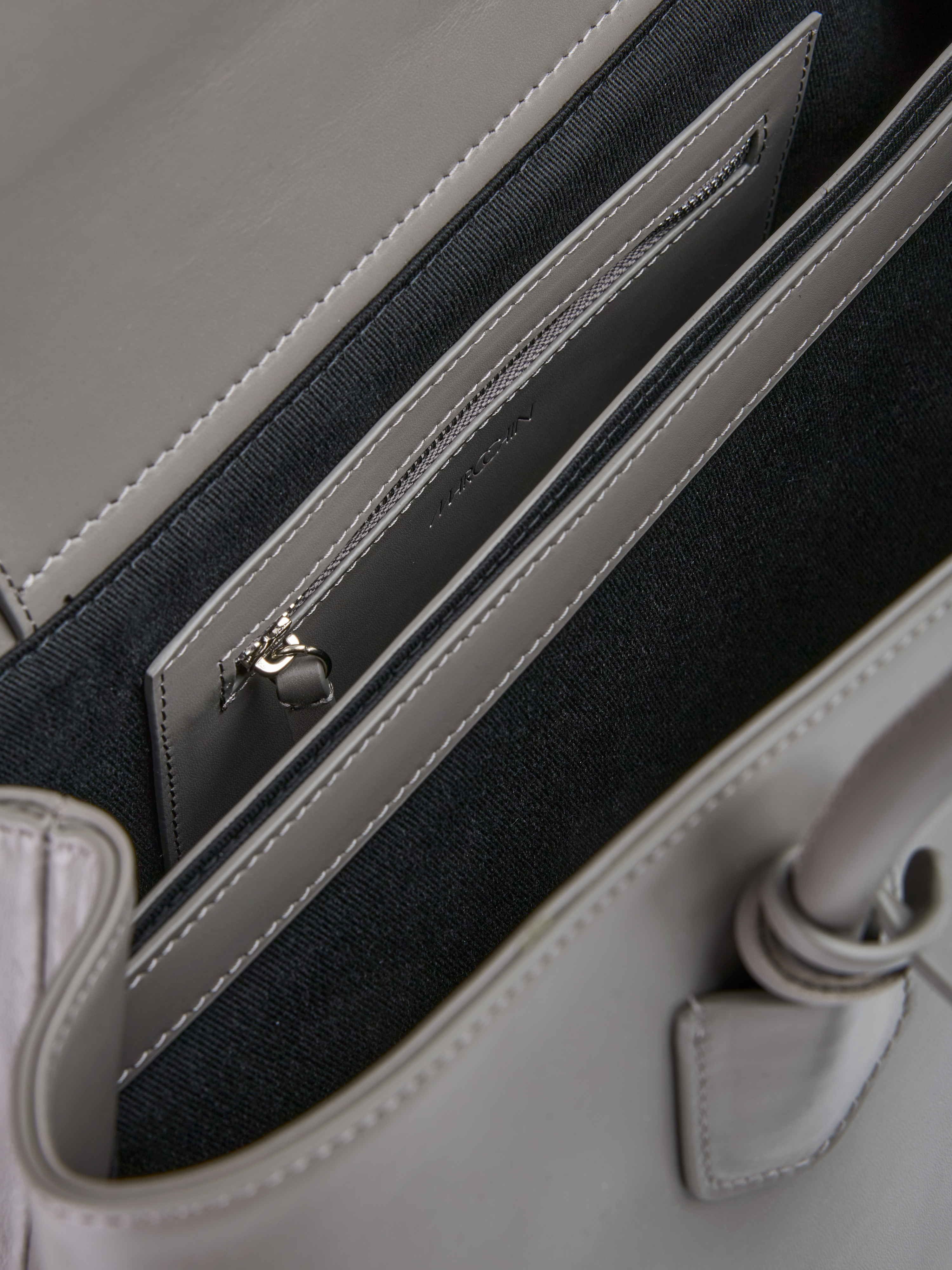 MARC CAIN ZC TI.10 L29 Ledertasche  Grau