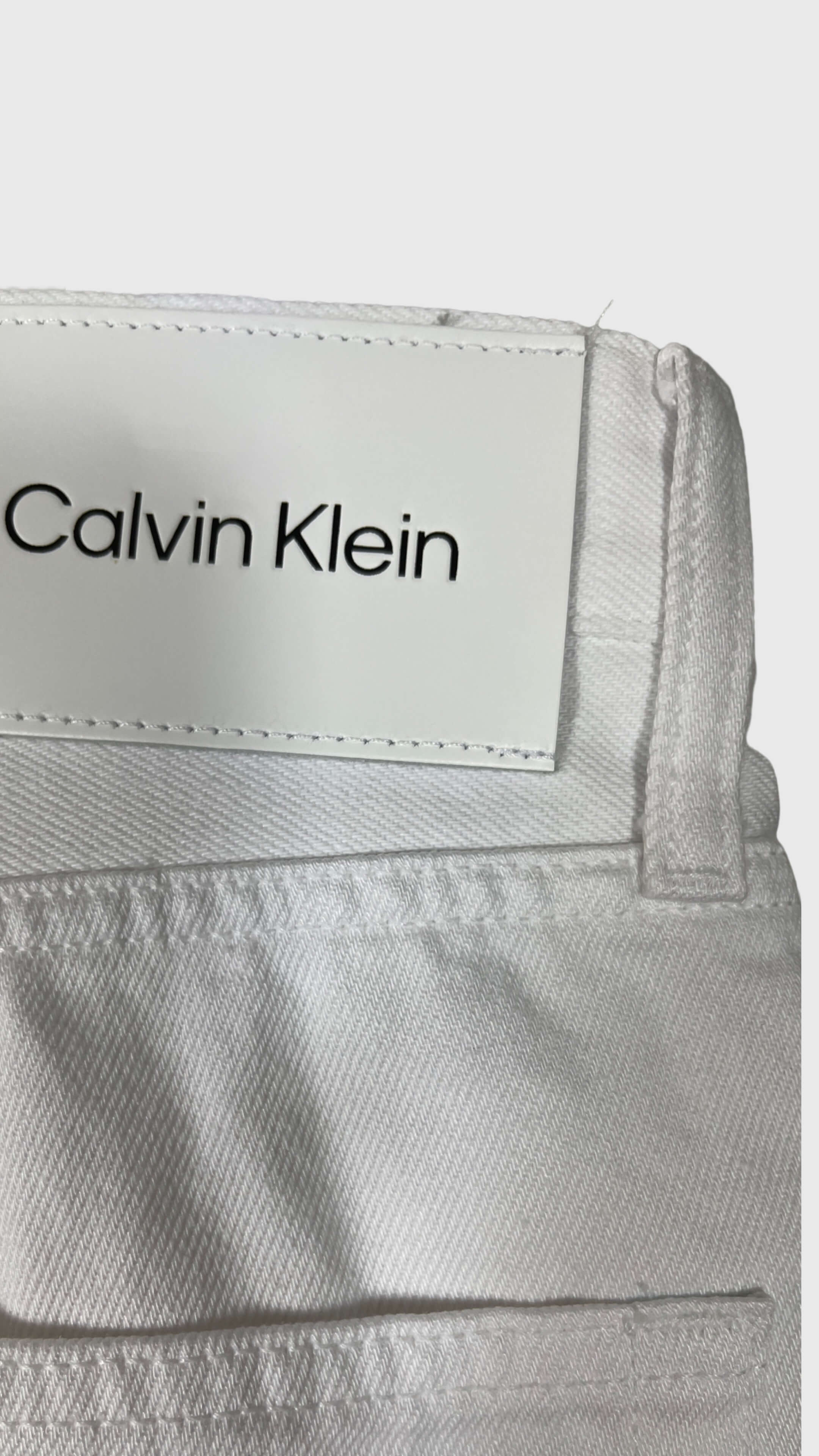 CALVIN KLEIN K10K108625 REGULAR CROPPED HERREN JEANS WHITE.